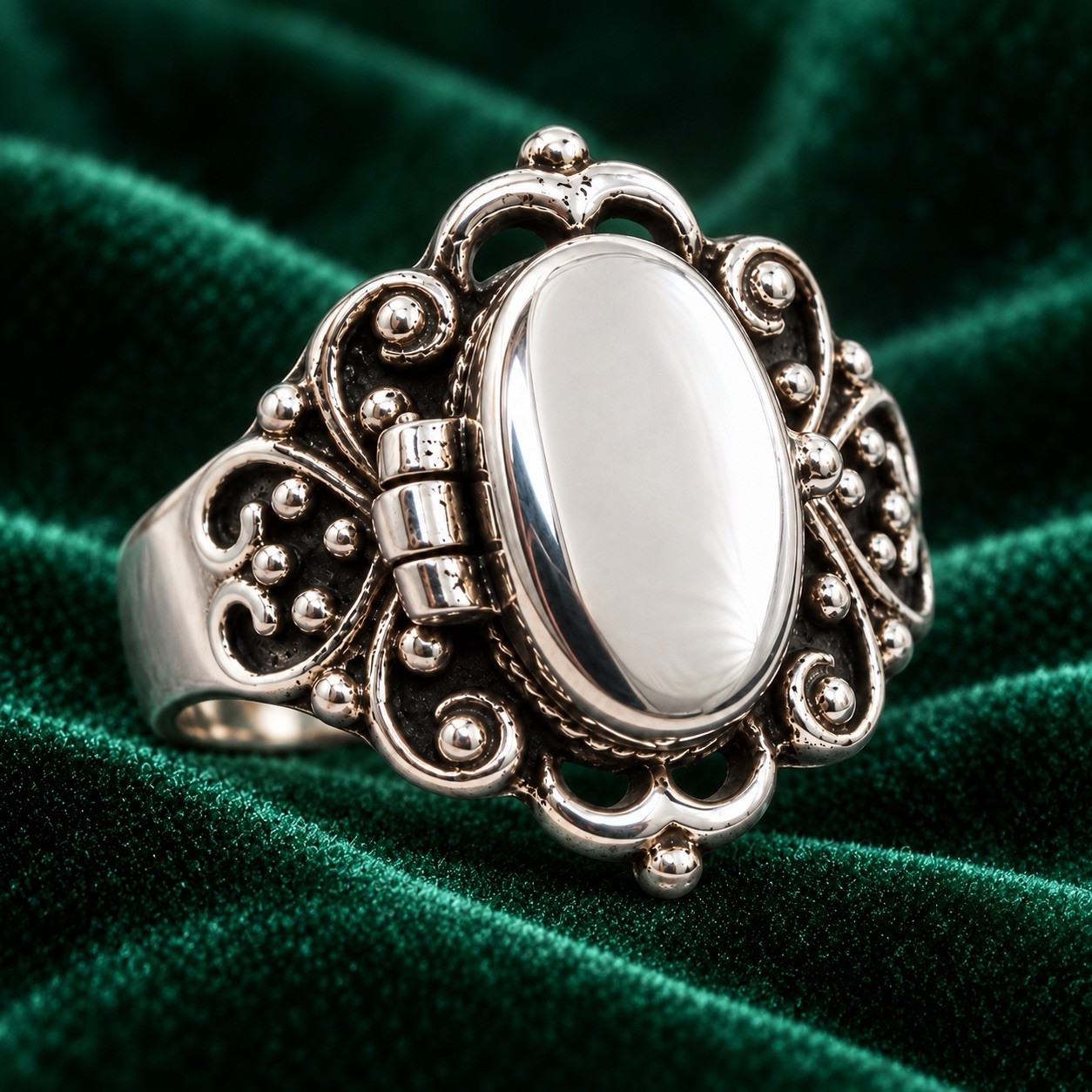 925 Sterling Silver Victorian Poison Ring Size 7 Secret Compartment Pill Box