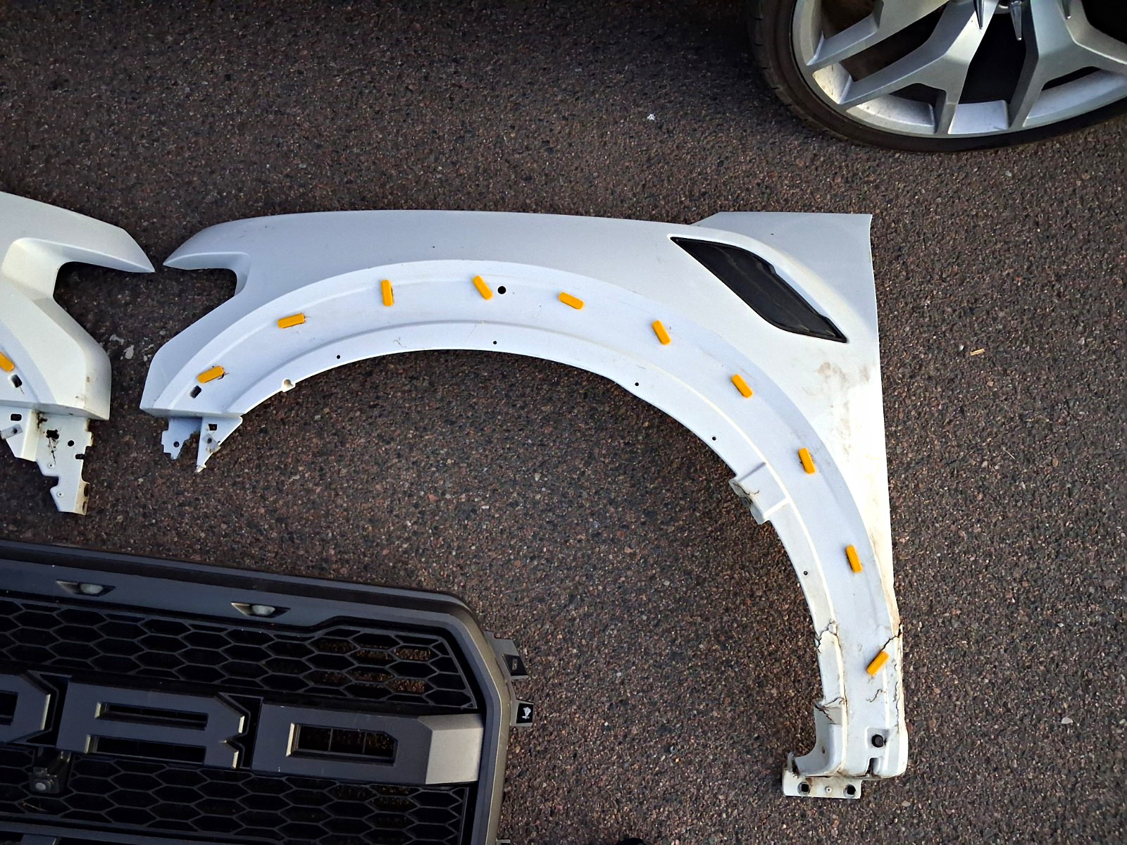 2017-2020 Ford F-150 Raptor Front Driver Side Fender OEM Partially Damaged Used 2017-2020 Ford F-150 Raptor Front Driver Side Fender OEM Partially Damaged Used