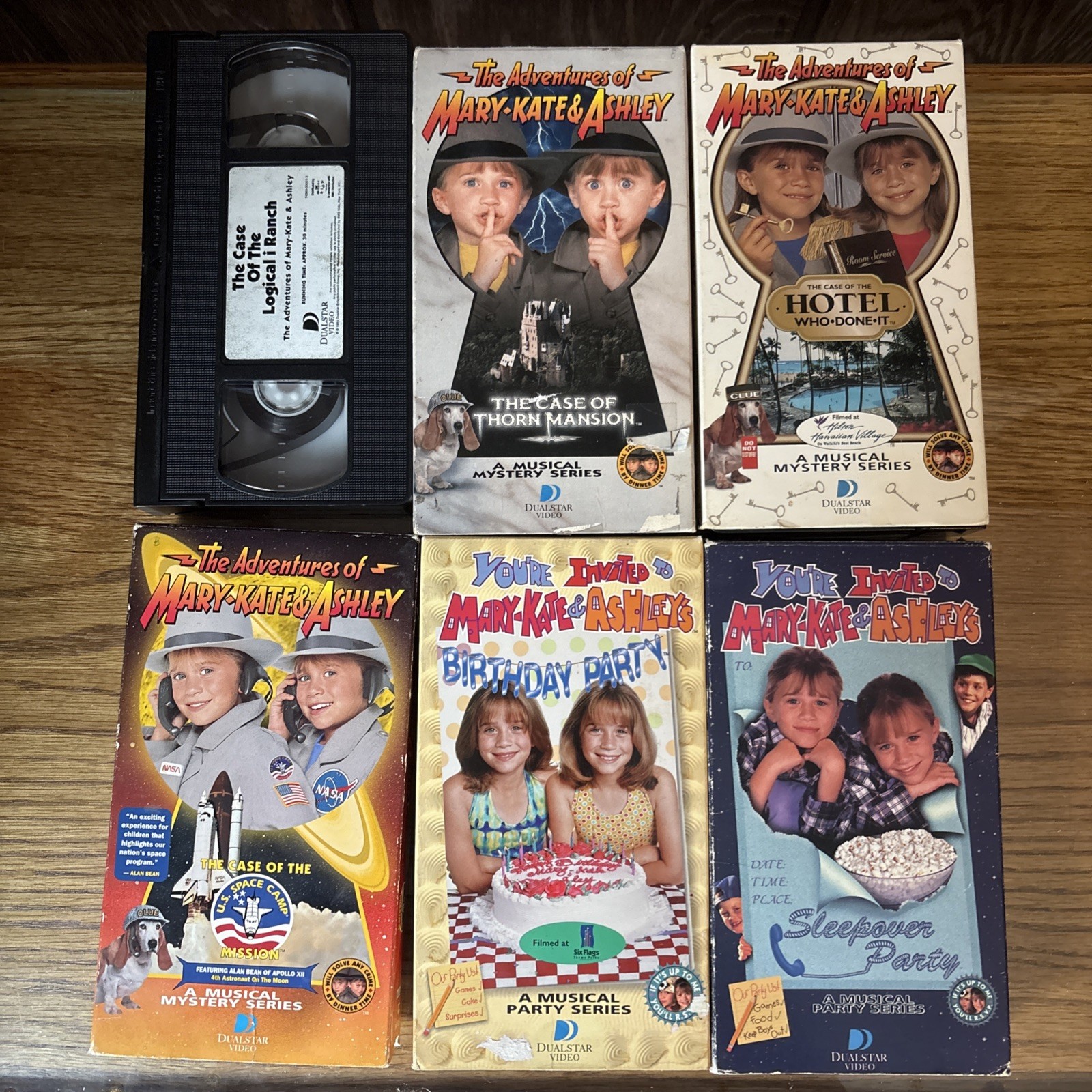 Vintage set of 6 Mary Kate and Ashley Videos - one missing case Vintage set of 6 Mary Kate and Ashley Videos - one missing case