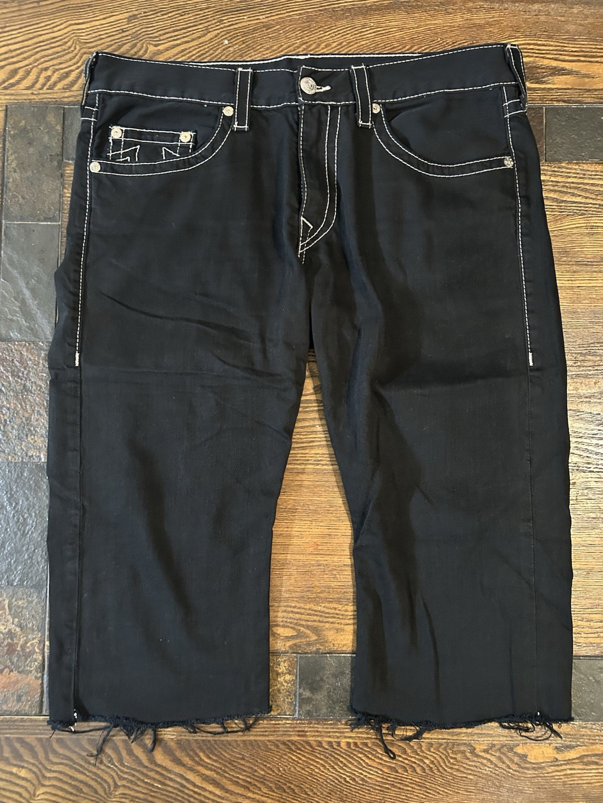 True Religion Men’s Black Dark Wash Straight Fit Denim Jeans Mid Rise True Religion Men’s Black Dark Wash Straight Fit Denim Jeans Mid Rise