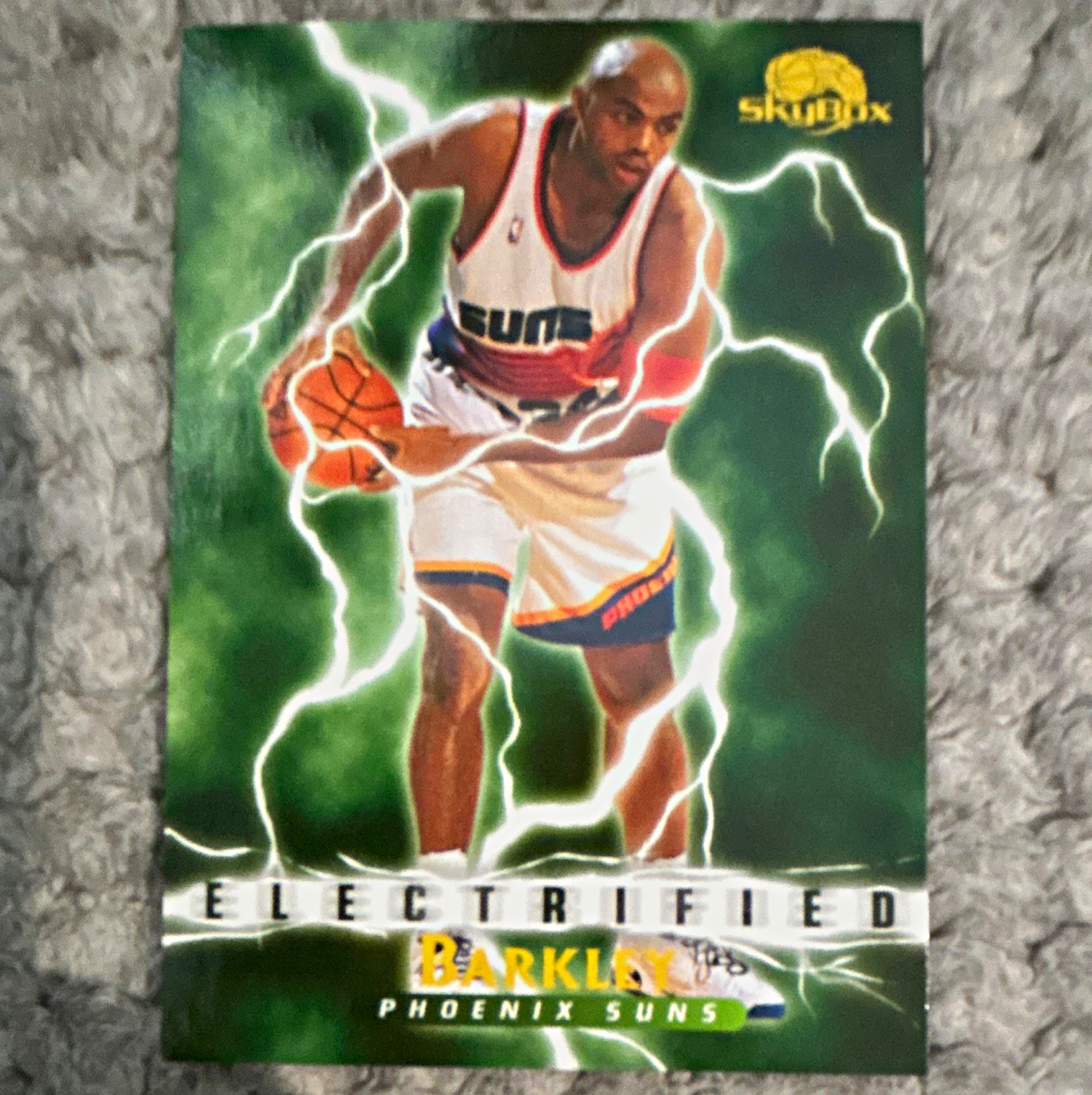 SkyBox 1995-96 SkyBox Premium Electrified Insert Charles Barkley Suns #294 SkyBox 1995-96 SkyBox Premium Electrified Insert Charles Barkley Suns #294