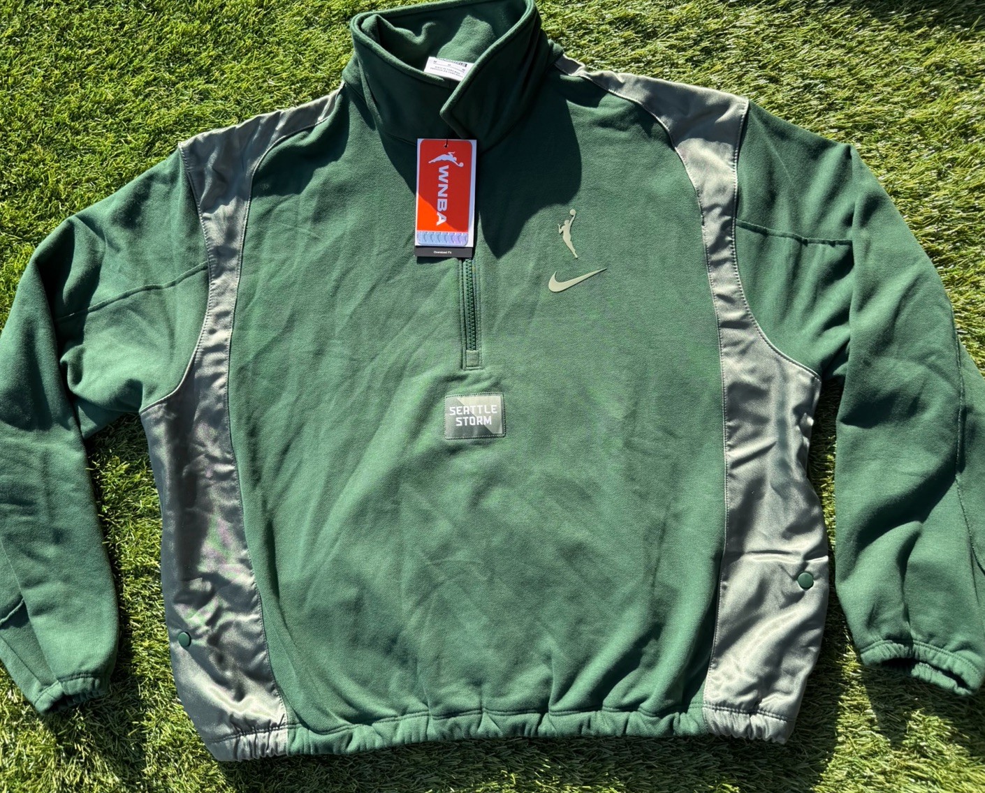 Nike Women’s Seattle Storm WNBA Fleece Top Oversized & Cropped Size Medium Nike Women’s Seattle Storm WNBA Fleece Top Oversized & Cropped Size Medium