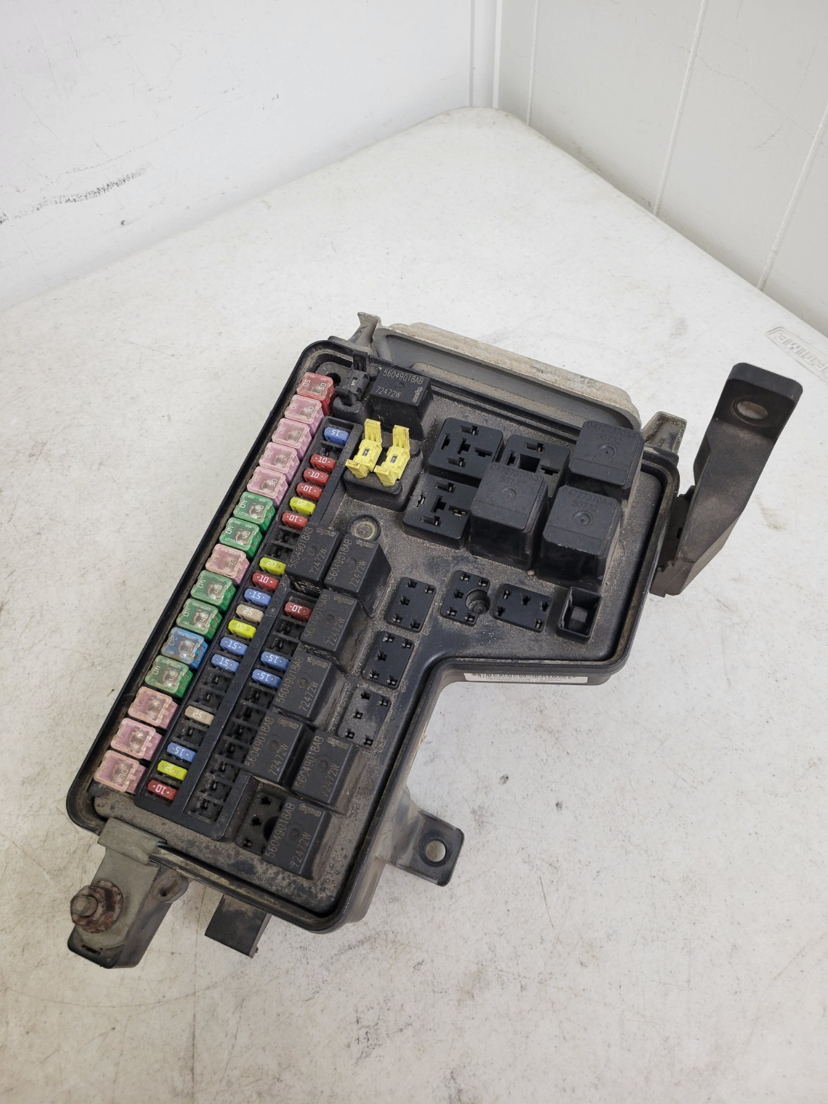 OEM 2003-05 dodge ram integrated power fuse box P05026034AB OEM 2003-05 dodge ram integrated power fuse box P05026034AB