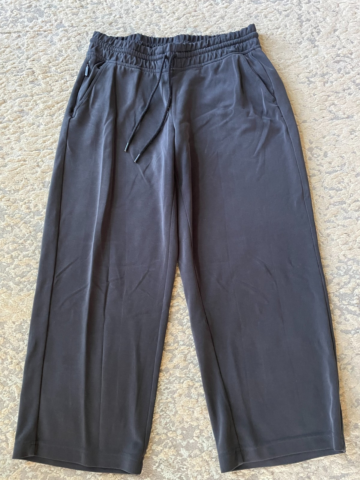 Athleta Size M Seasoft Mid Rise Straight Crop Pants Black