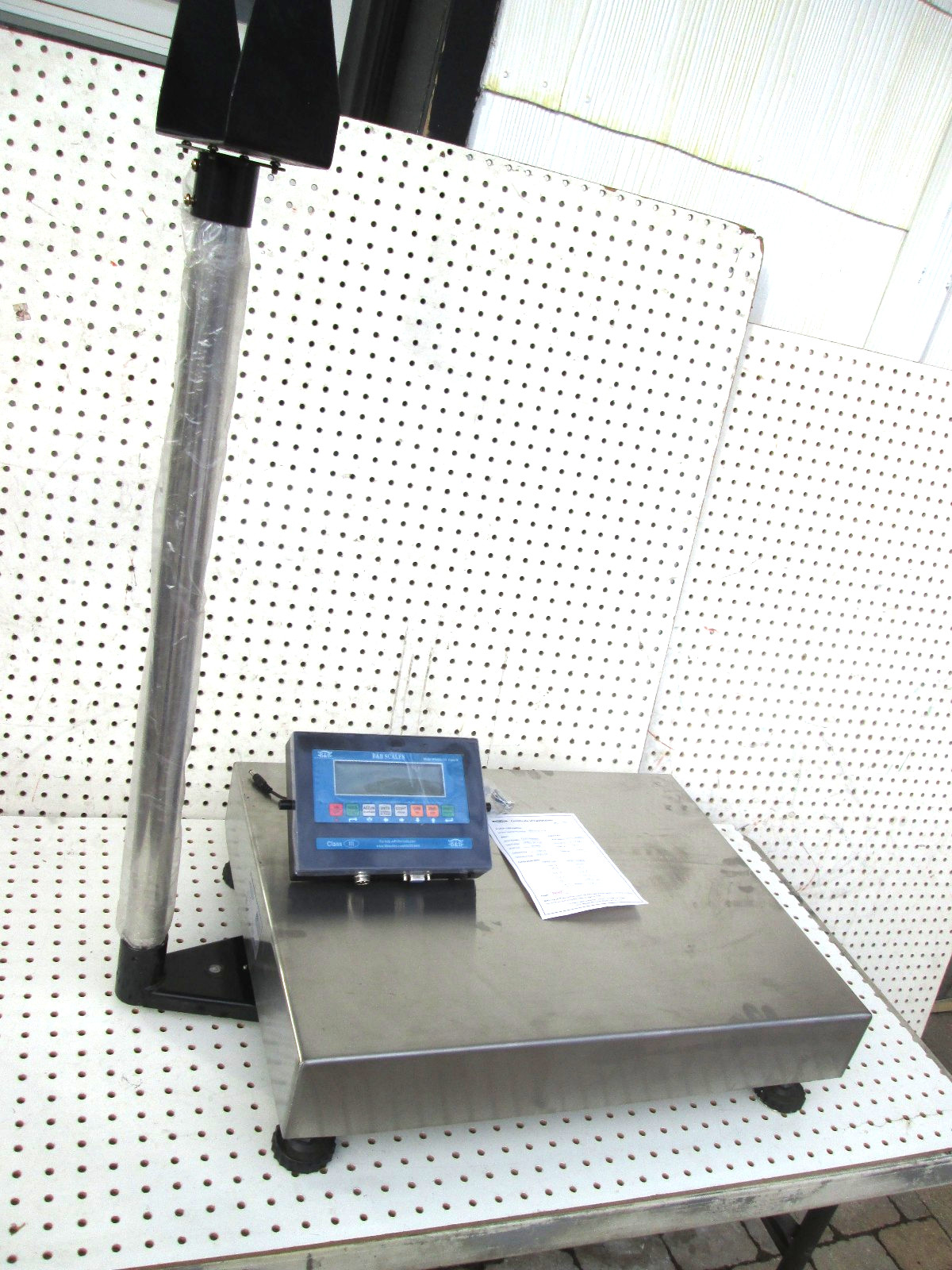 B & B LP7611-18 LOCOSC HD Bench Scale Stainless Steel Top Pan 18in X 24in 500lb B & B LP7611-18 LOCOSC HD Bench Scale Stainless Steel Top Pan 18in X 24in 500lb