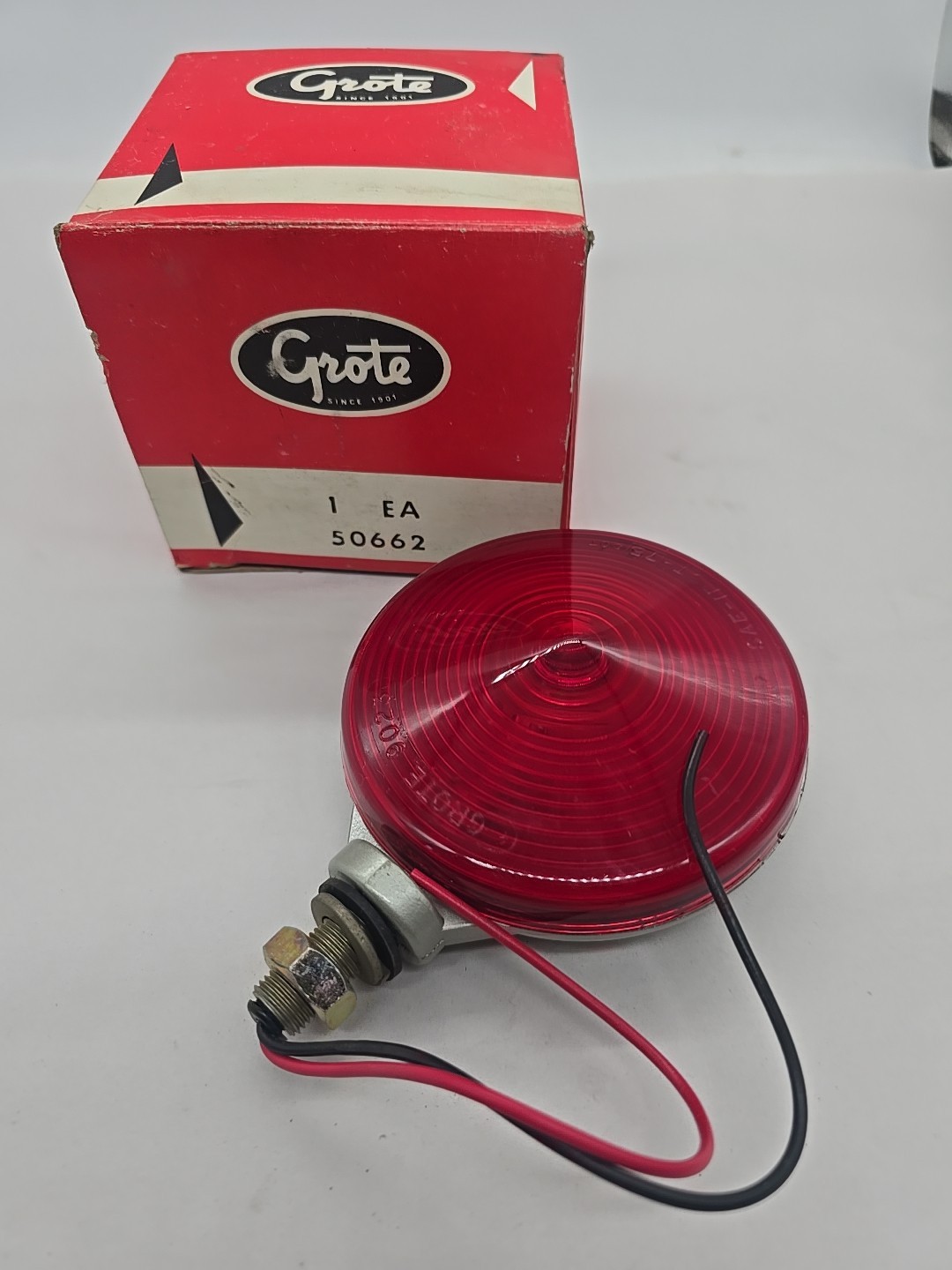 Grote 50662 - Red Thin Line Die Cast Single Face Red Lamp 5065 9023 Grote 50662 - Red Thin Line Die Cast Single Face Red Lamp 5065 9023