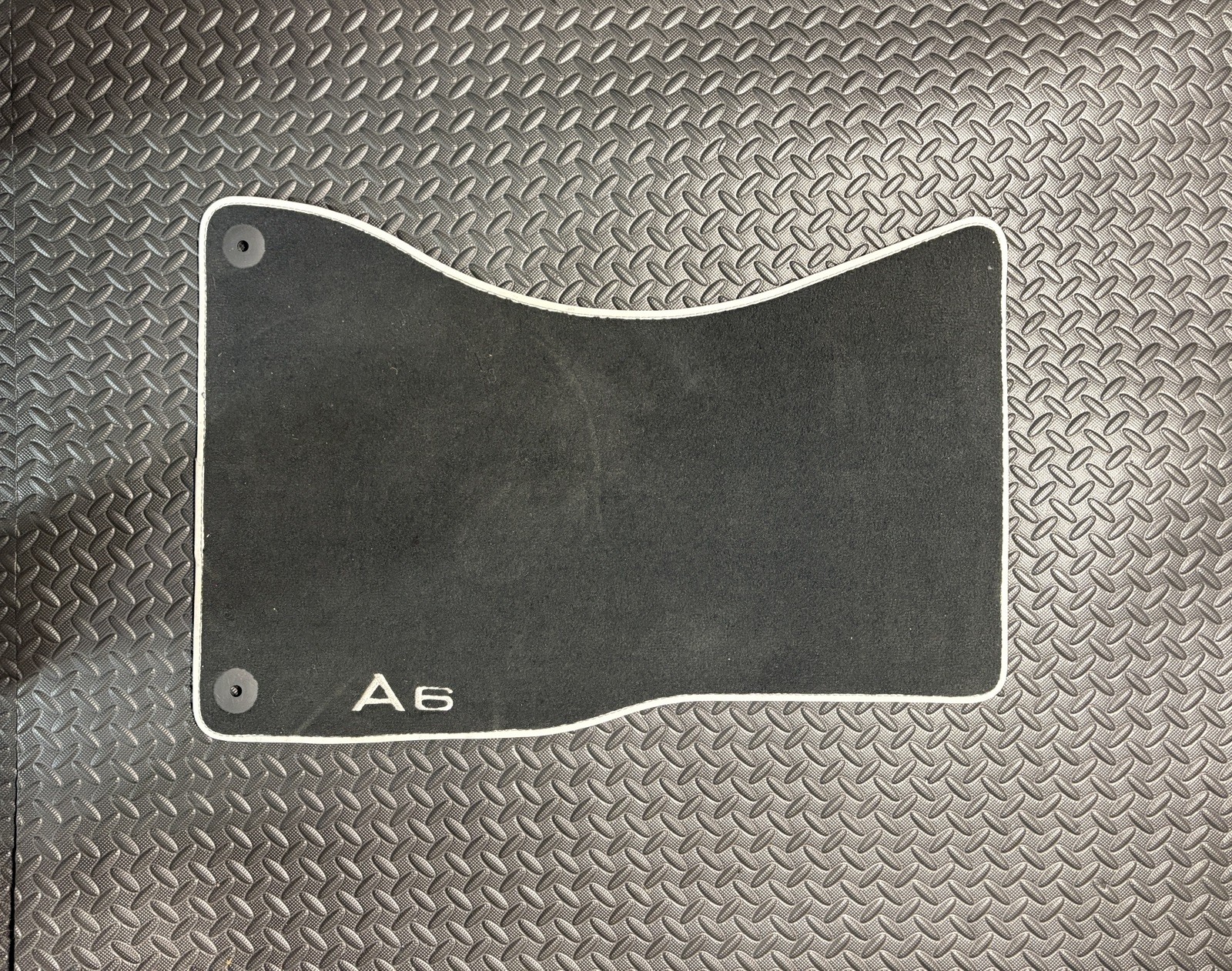 Genuine OEM Audi A6 2011-2018Premium Floor Mats Carpet Black Grey Set like new Genuine OEM Audi A6 2011-2018Premium Floor Mats Carpet Black Grey Set like new