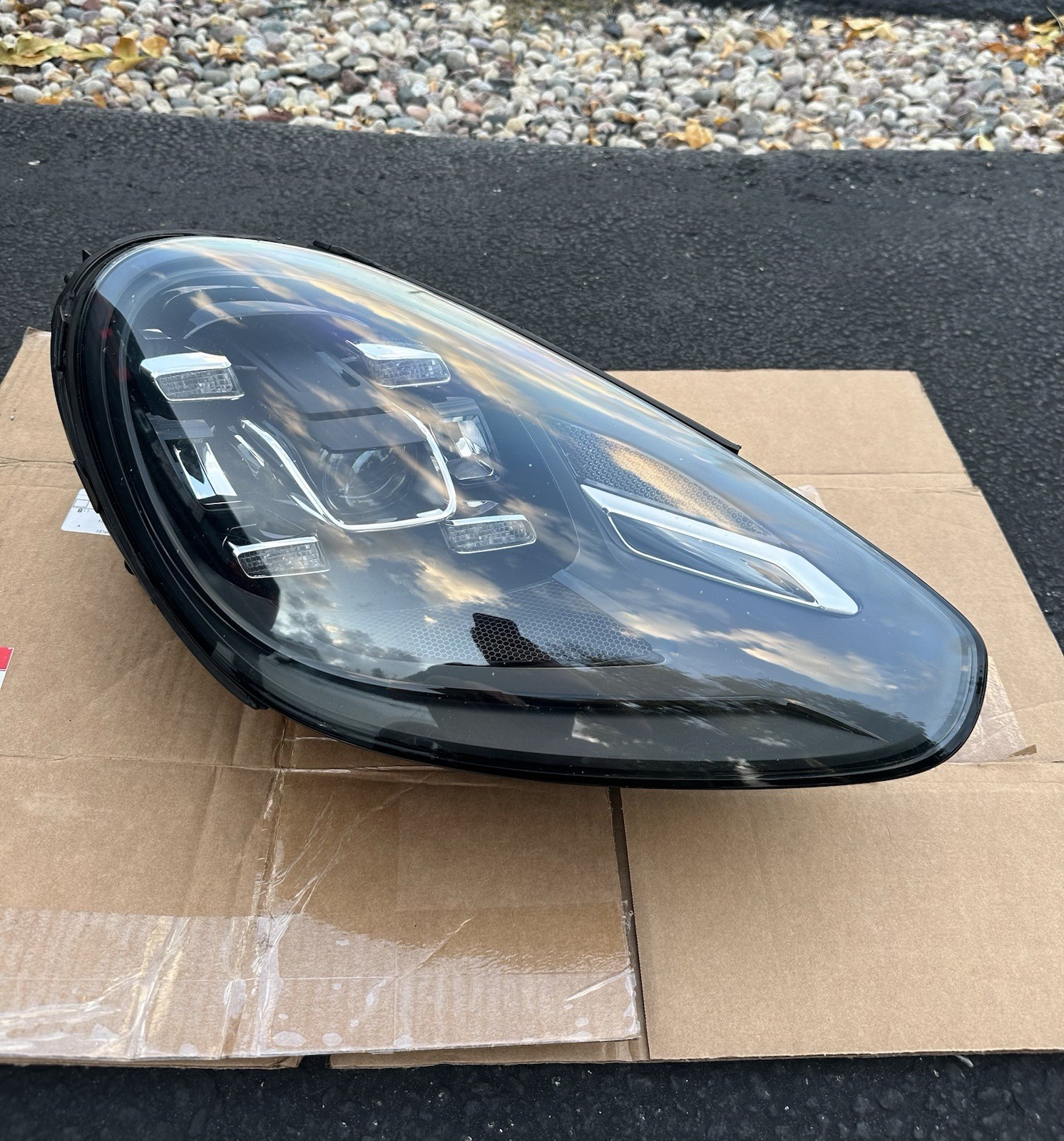 2015-2018 Porsche Cayenne 958.2 OEM Full LED Passenger Headlight 2015-2018 Porsche Cayenne 958.2 OEM Full LED Passenger Headlight