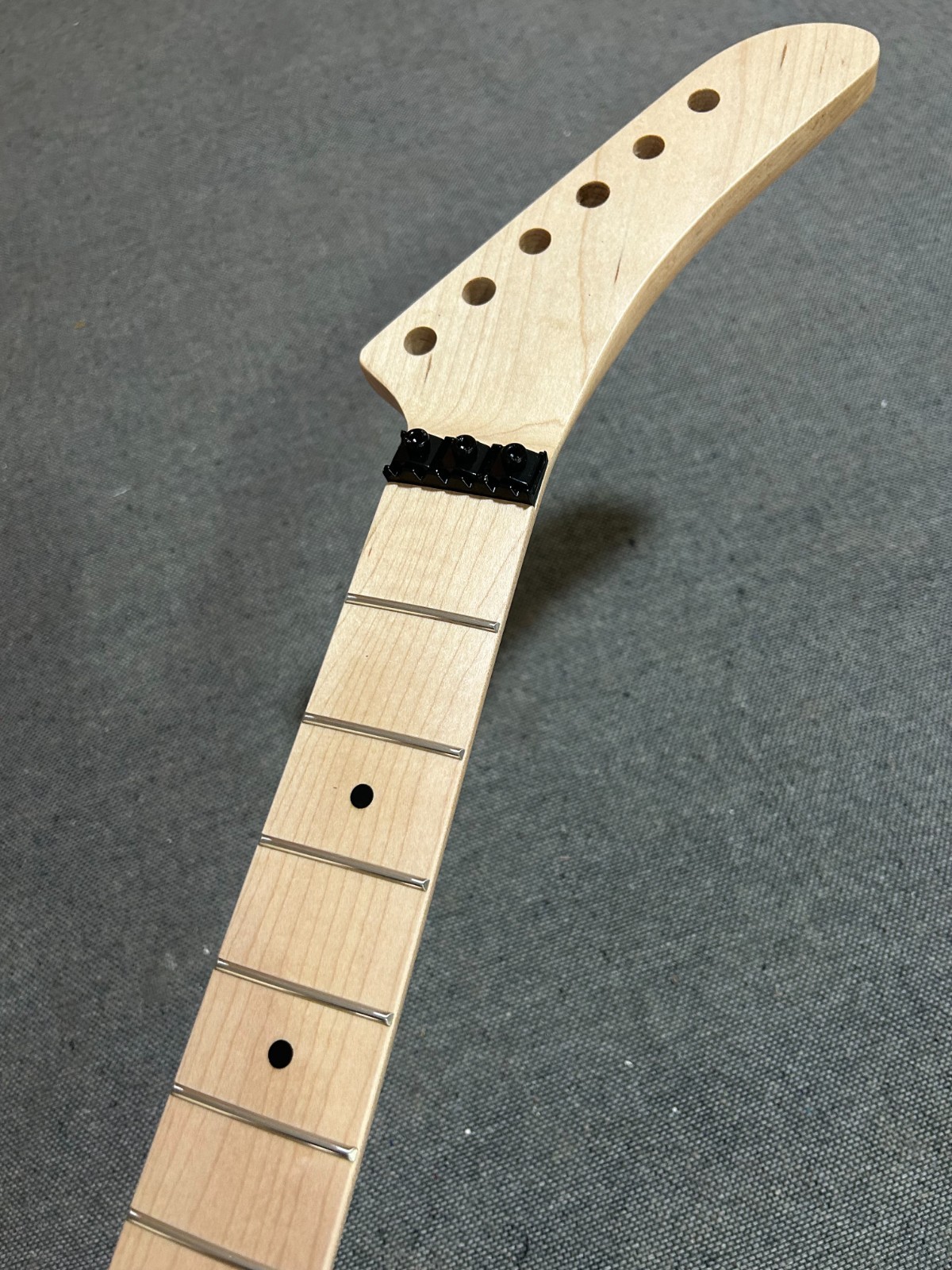 Banana head 22fret Natural color Maple Guitar Neck sickle lock ing nut
