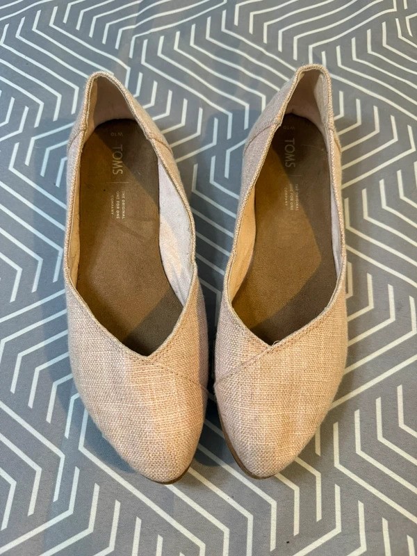 TOMS Pink Textured Flats Size 10 TOMS Pink Textured Flats Size 10