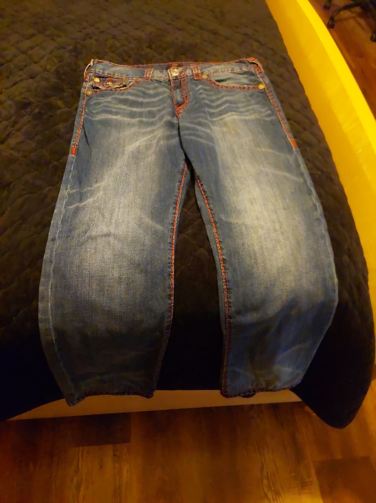 True Religion Men\'s Jeans Size 36×30 Blue Jean with Red Stitching True Religion Men\'s Jeans Size 36×30 Blue Jean with Red Stitching
