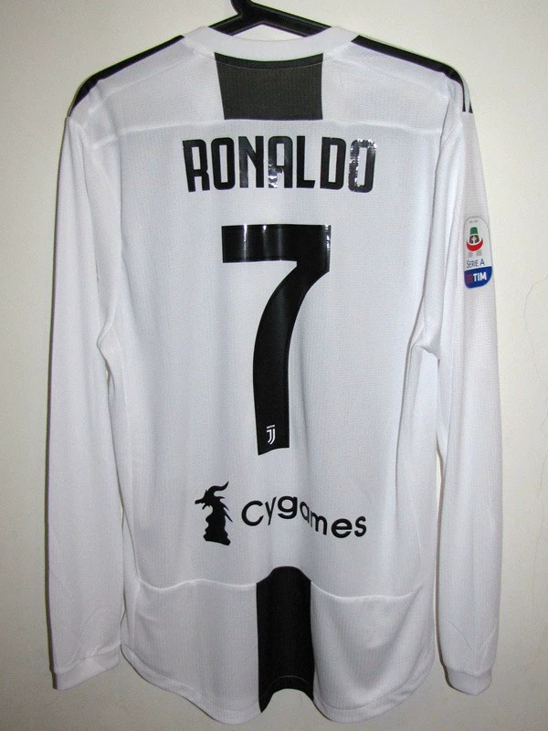 Classic Retro 2018/19 Juventus Home L/S Jersey #7 C.Ronaldo Classic Retro 2018/19 Juventus Home L/S Jersey #7 C.Ronaldo