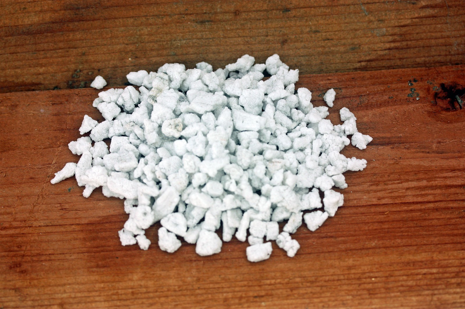 Coarse Perlite Size 3, Hand sifted for uniform size & reduce dust 2 – 7.5 Gal Coarse Perlite Size 3, Hand sifted for uniform size & reduce dust 2 – 7.5 Gal