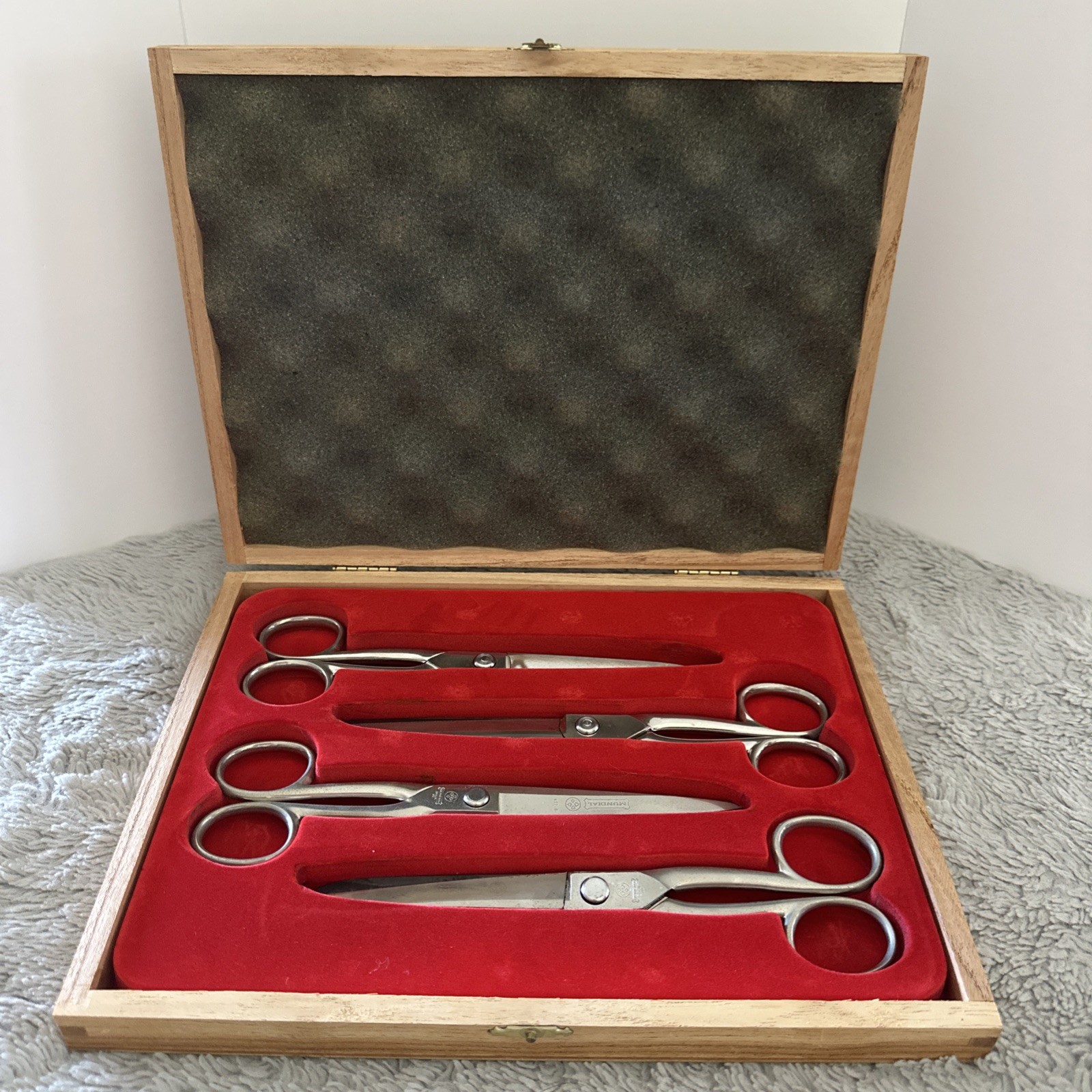 Bazar de Magia Scissor Magic Trick Wooden Box Limited Edition Gimmicked Scissors