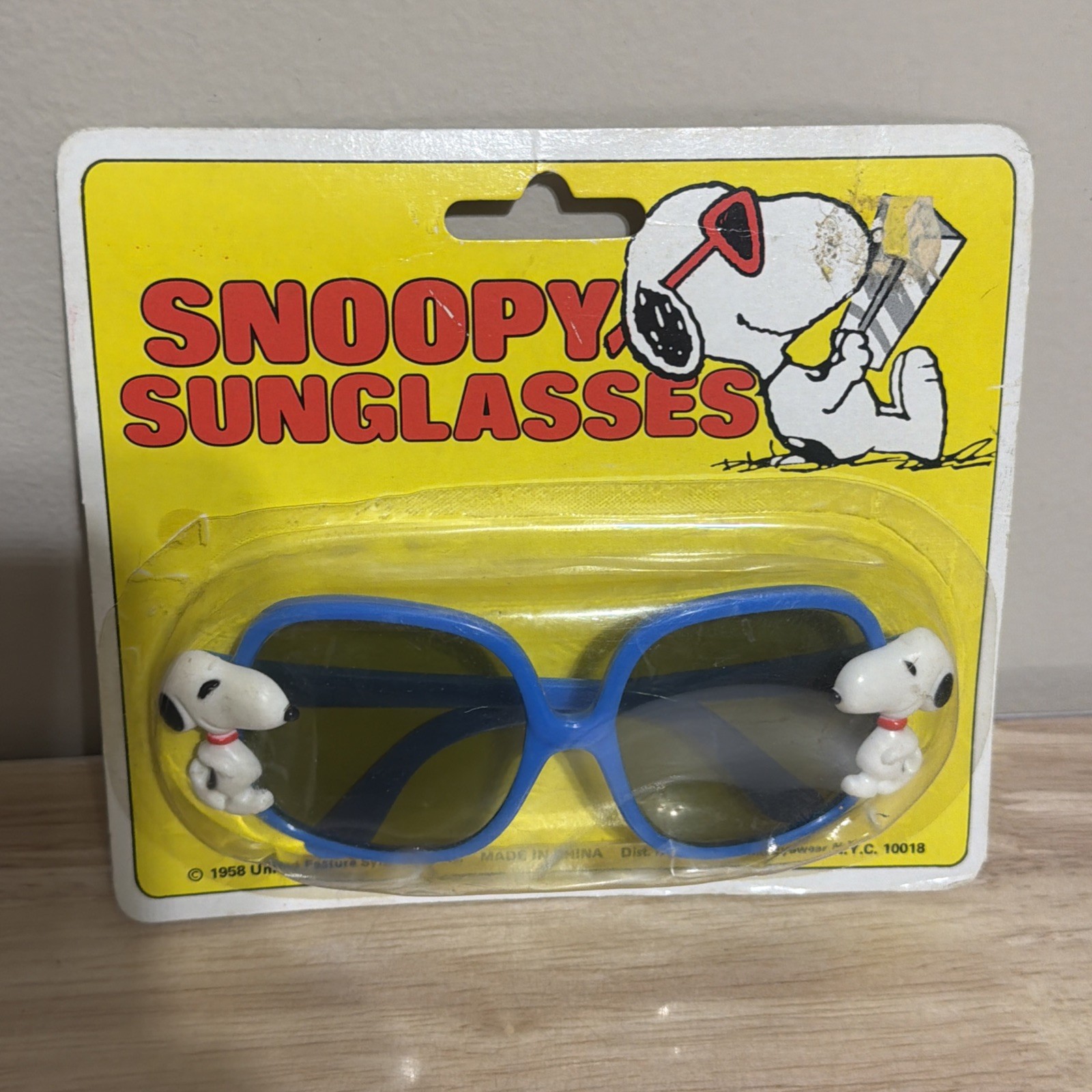 Vintage 1980s Peanuts Snoopy Blue Plastic Kids Sunglasses NOS Vintage 1980s Peanuts Snoopy Blue Plastic Kids Sunglasses NOS