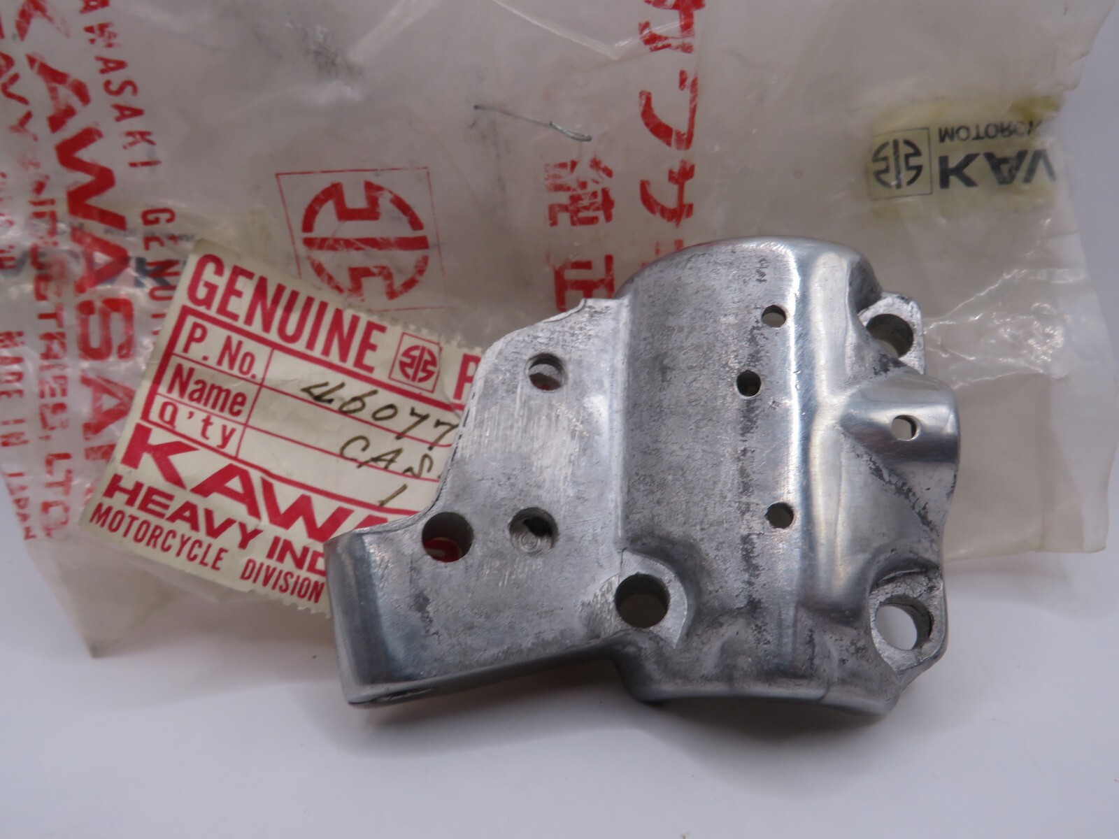 NOS Kawasaki J1 J1T J1TL J1TR J1TRL D1 Genuine LH Lower Switch Case 46077-007