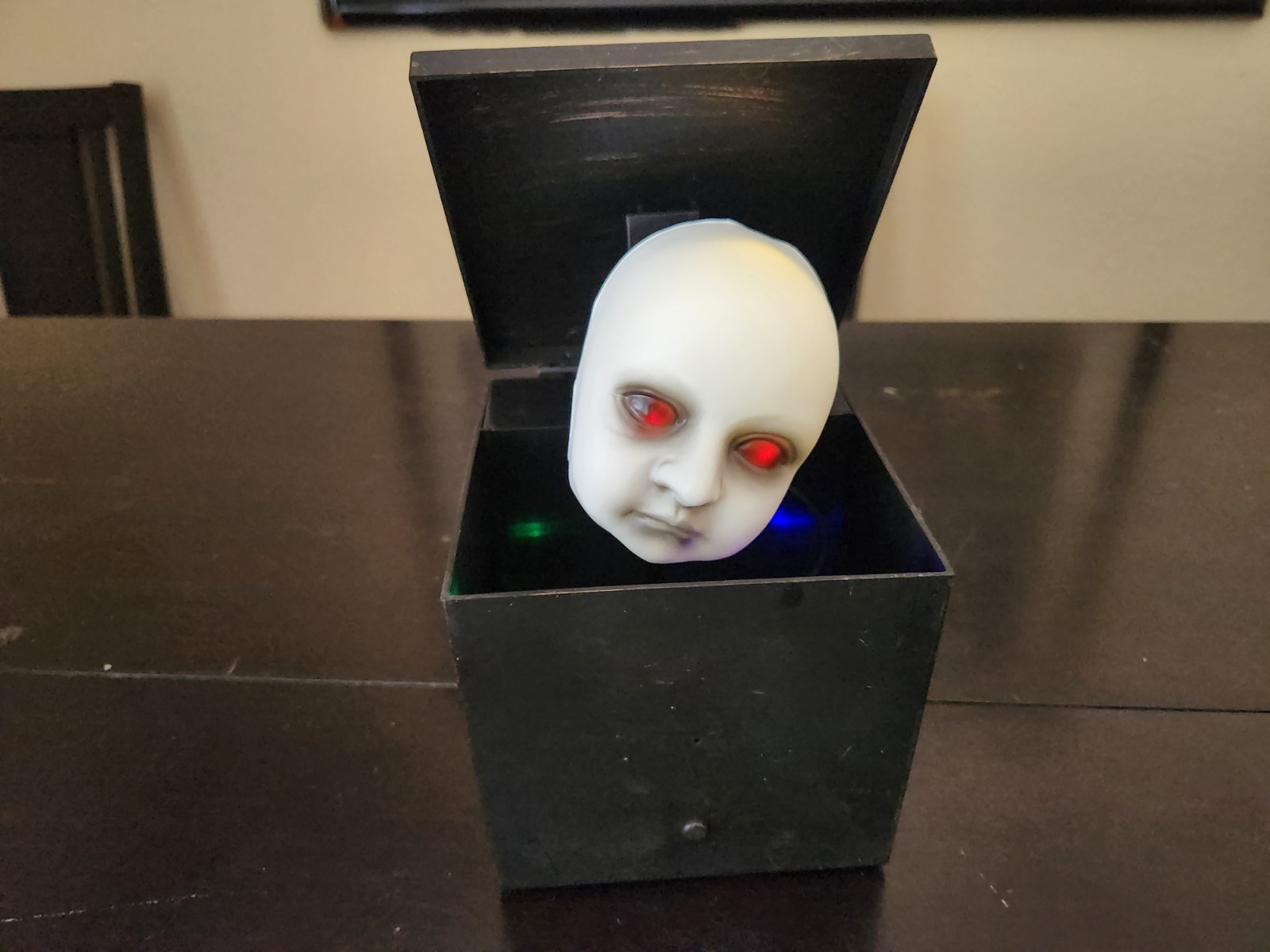 Vtg Gemmy Halloween Creepy Baby Face Box Toy Animated Push Button