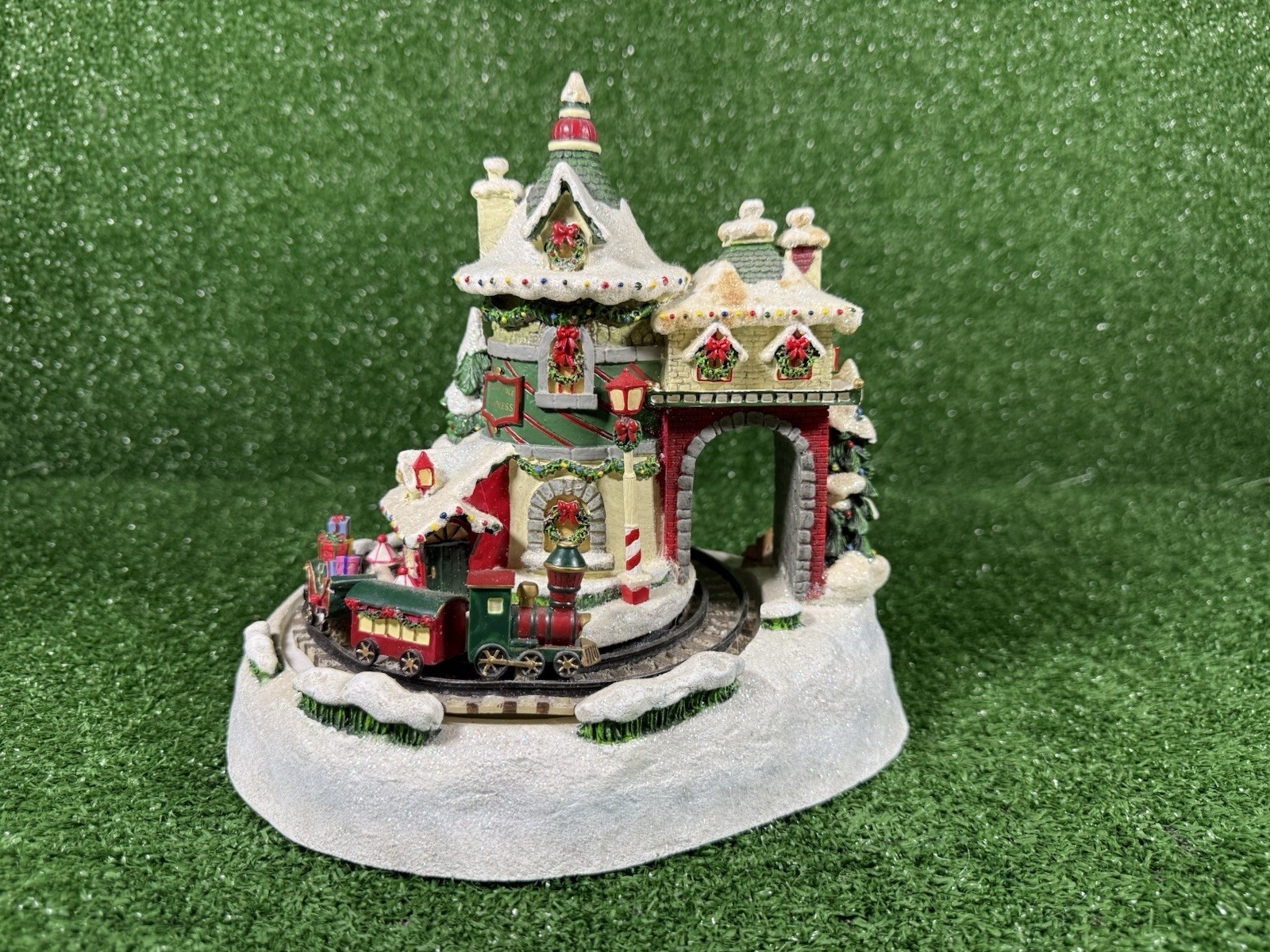Thomas Kinkade Hawthorne Village North Pole Train Station 2006 READ A2263