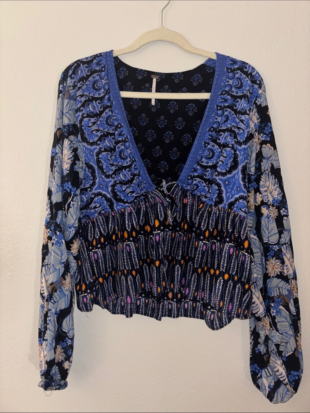 Free People lue Patterned V-Neck Long Sleeve Women\'s Top Free People lue Patterned V-Neck Long Sleeve Women\'s Top