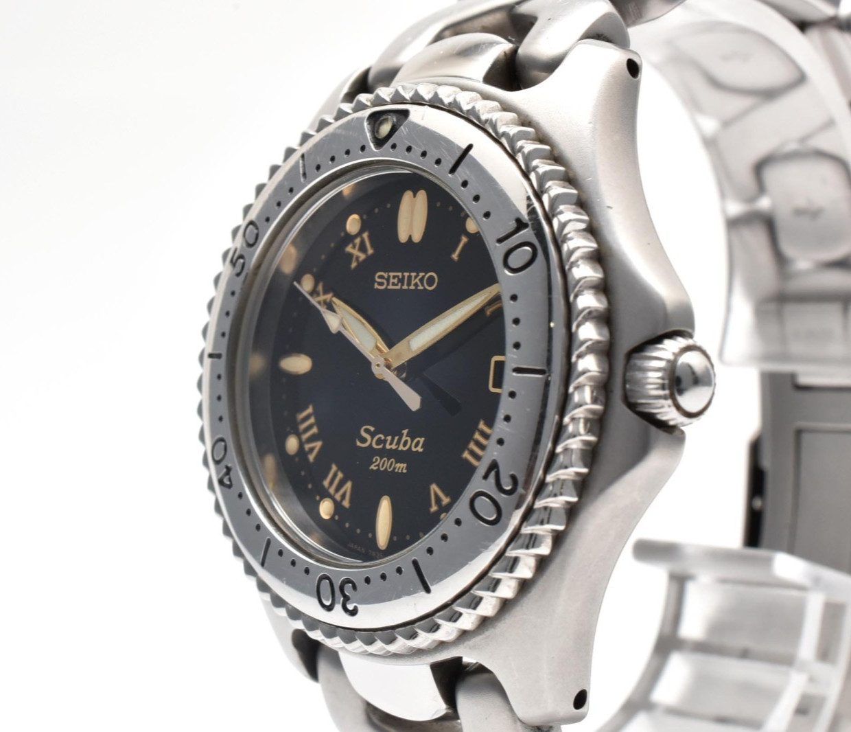 [EXC+5] Vintage SEIKO Scuba 200m 7N35-6080 Diver's Men's Watch Black/Gold Dial