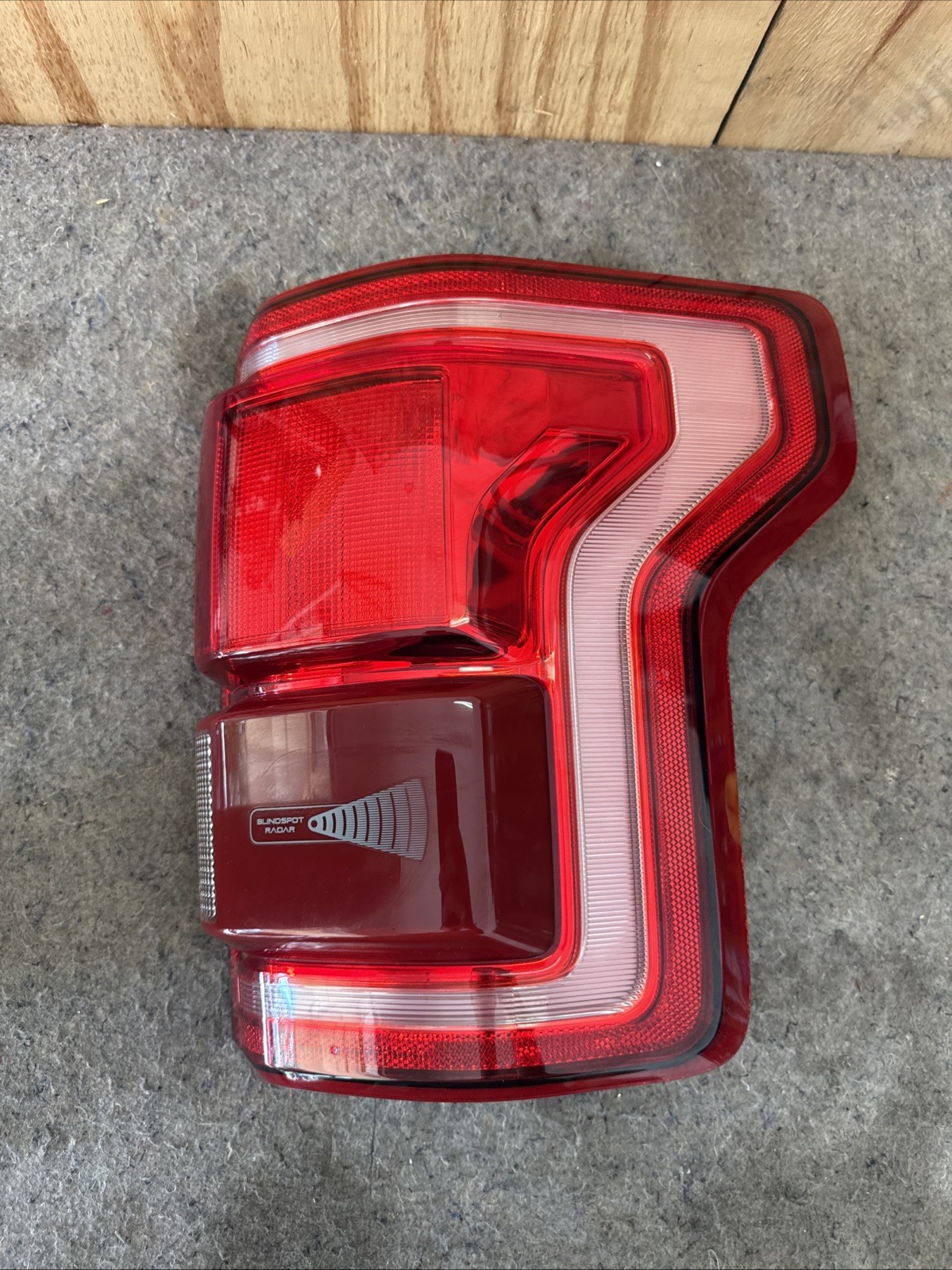 2015-2017 FORD F-150 RIGHT RH PASS SIDE TAIL LIGHT w/BLINDSPOT LED OEM w/Module 2015-2017 FORD F-150 RIGHT RH PASS SIDE TAIL LIGHT w/BLINDSPOT LED OEM w/Module