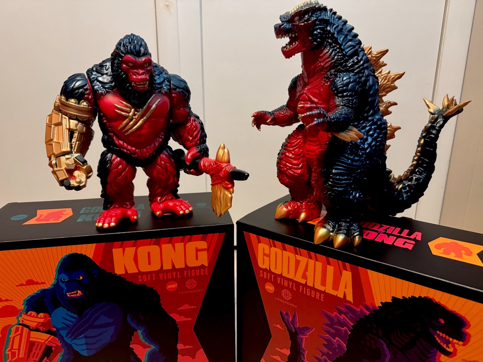 Mondo Godzilla vs Kong Soft Vinyl Figures - Retro variant Ltd 400 (Bundle -Both) Mondo Godzilla vs Kong Soft Vinyl Figures - Retro variant Ltd 400 (Bundle -Both)