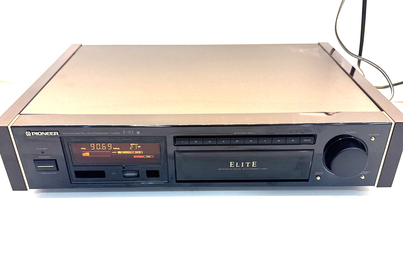 Pioneer Elite Reference F-93 AM/FM Digital Synthesizer Tuner Read Pioneer Elite Reference F-93 AM/FM Digital Synthesizer Tuner Read