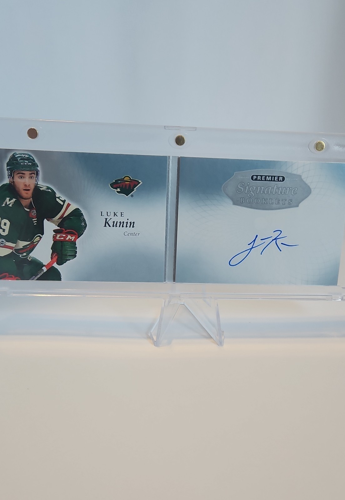 2017-18 Upper Deck Premier -Prem. Signature Booklets Luke Kunin #PSB-LK (AU, RC) 2017-18 Upper Deck Premier -Prem. Signature Booklets Luke Kunin #PSB-LK (AU, RC)