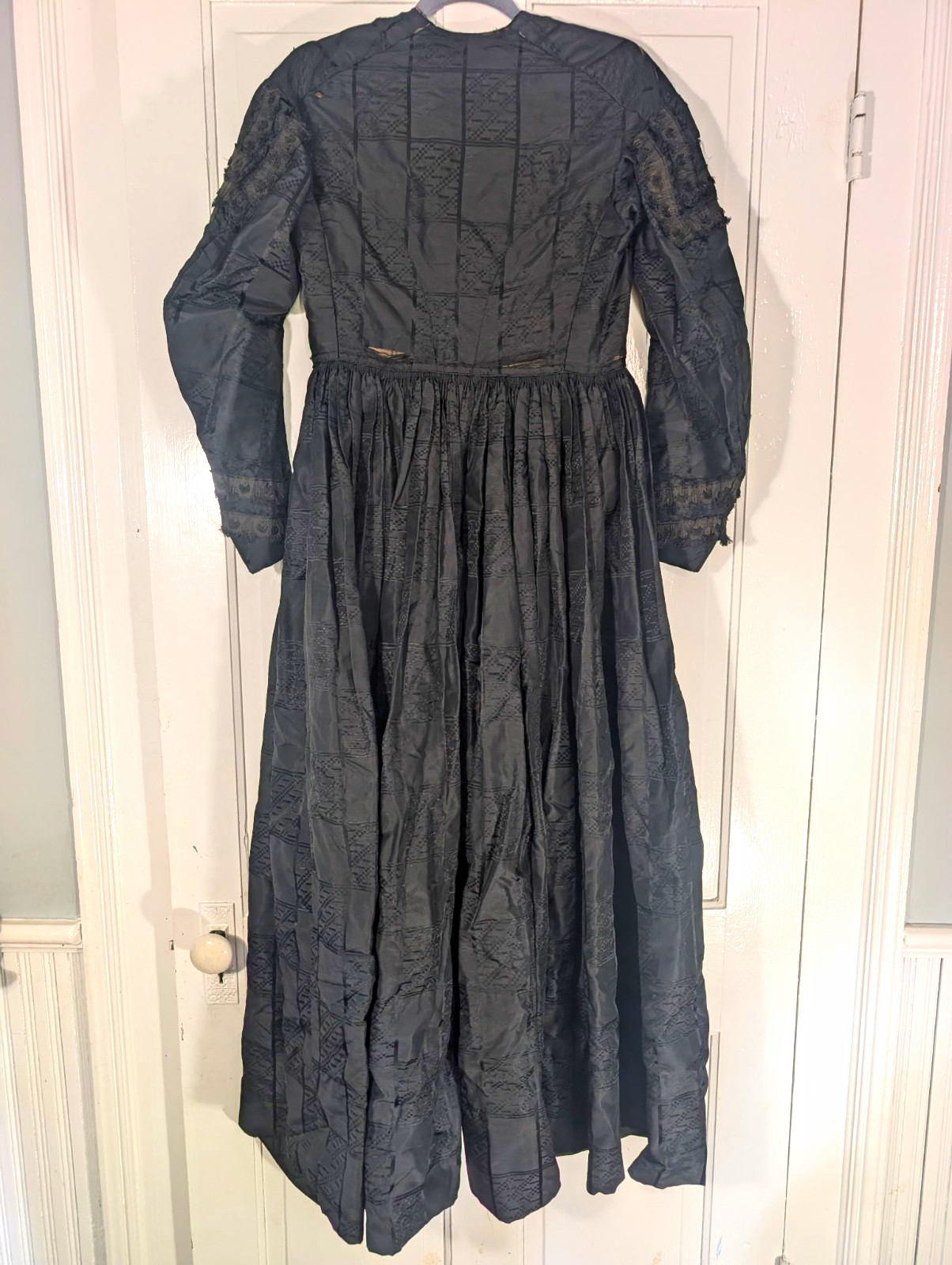 Antique (Late 1860\'s) Victorian Mourning Dress Silk Lace Button Front