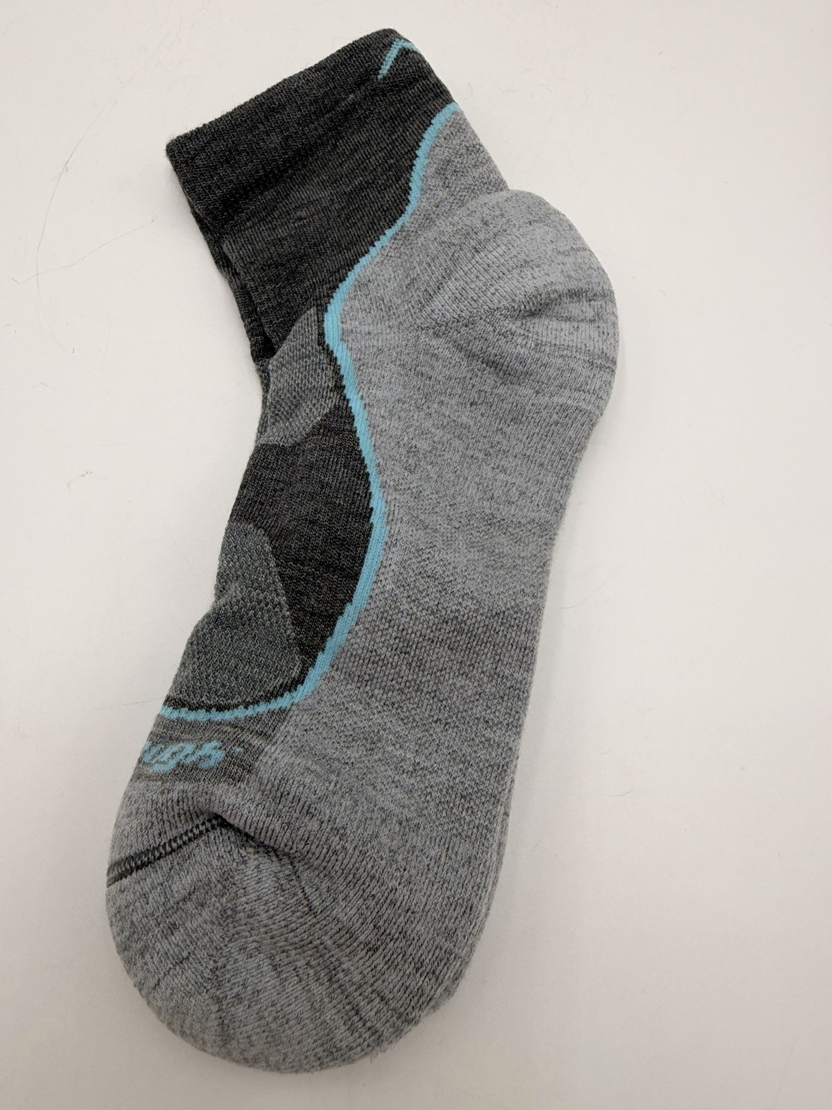 Darn Tough Vermont Athletic Running Ankle Socks Gray Black Blue Size M Darn Tough Vermont Athletic Running Ankle Socks Gray Black Blue Size M