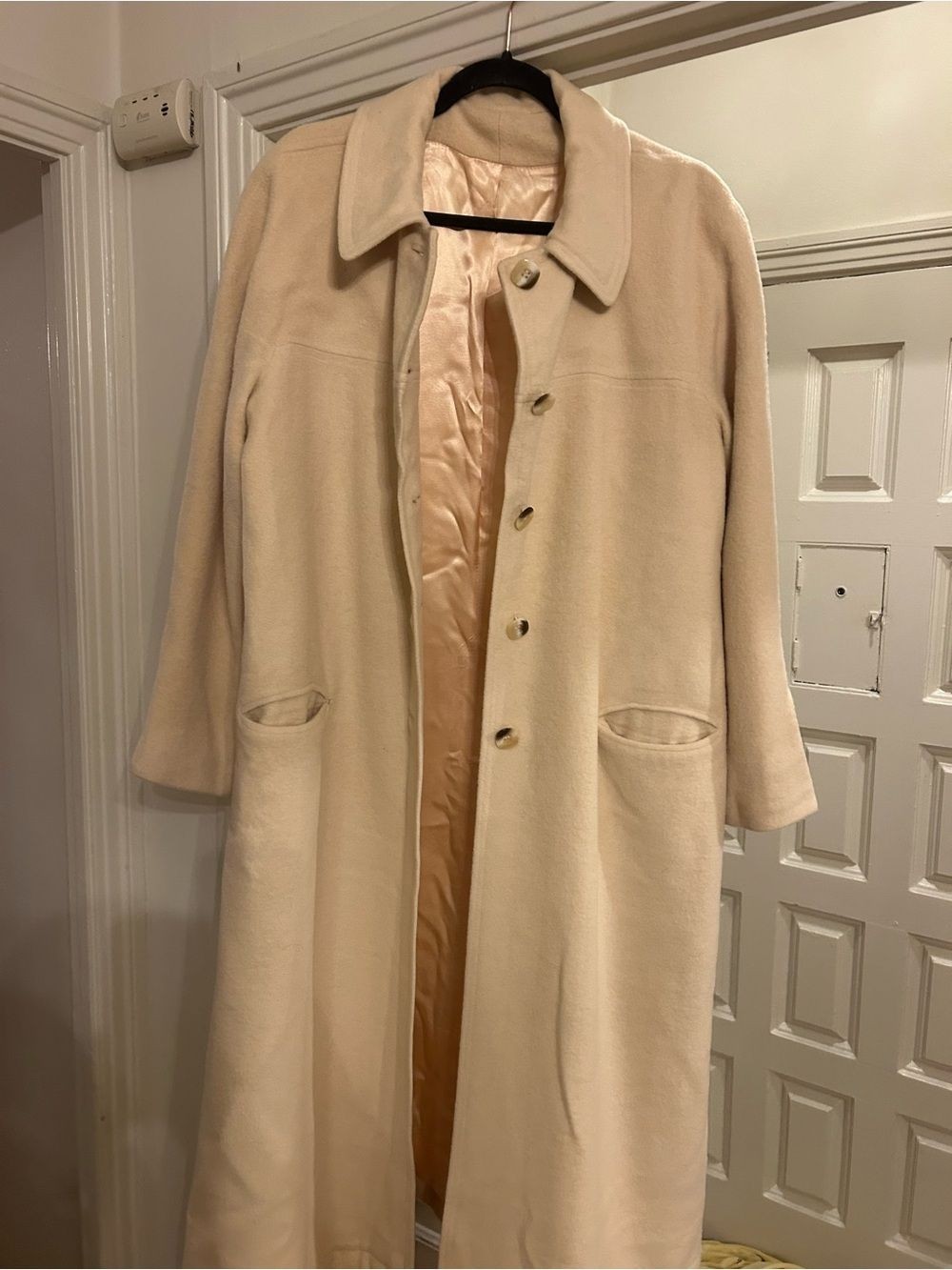 Vintage By Renato 100% Cashmere Coat Cream Satin Lined Gold Buttons Womens Size Vintage By Renato 100% Cashmere Coat Cream Satin Lined Gold Buttons Womens Size