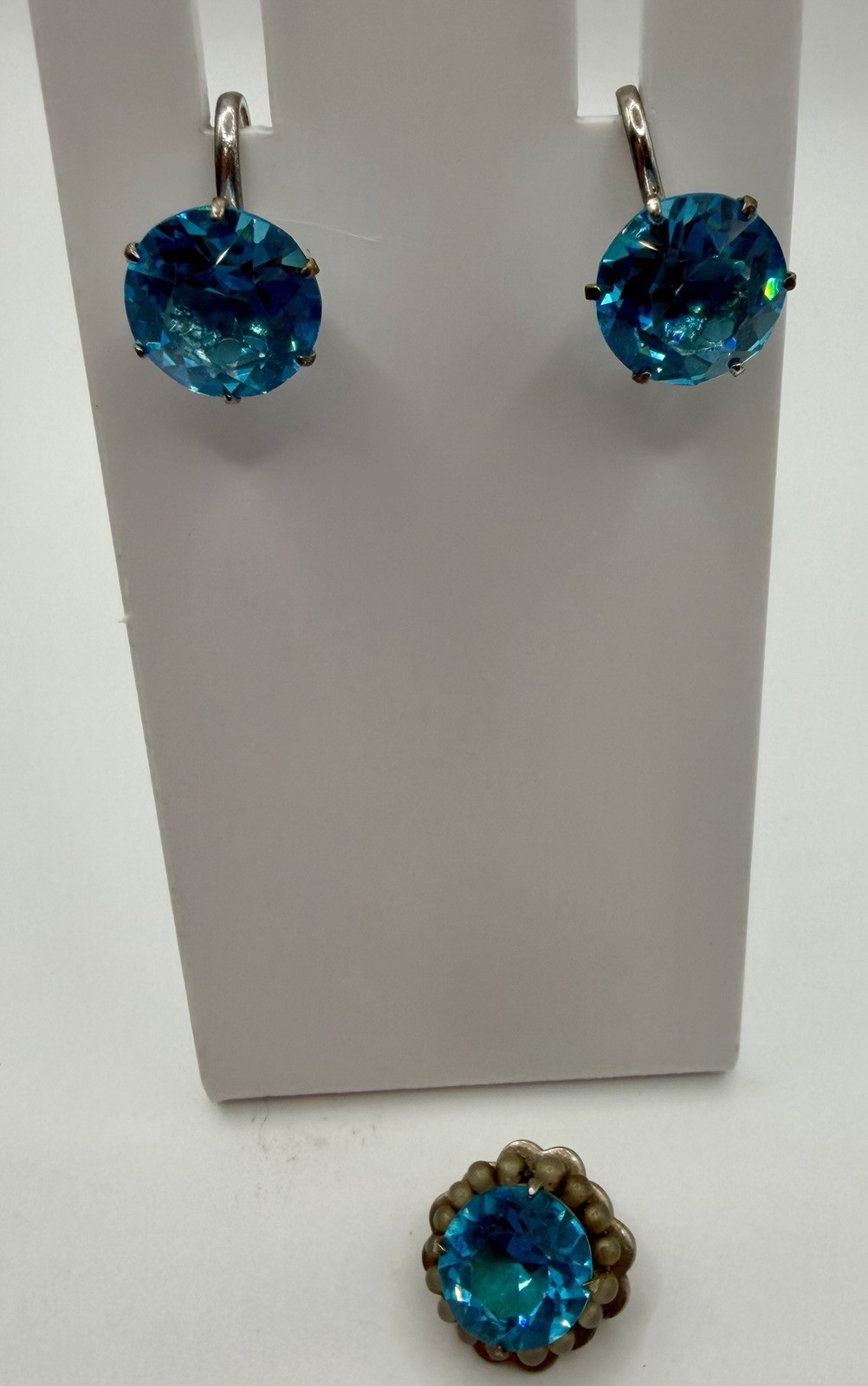 Vintage Elegant Aqua Blue Gorgeous Screw Back Earrings And Matching Brooch Set