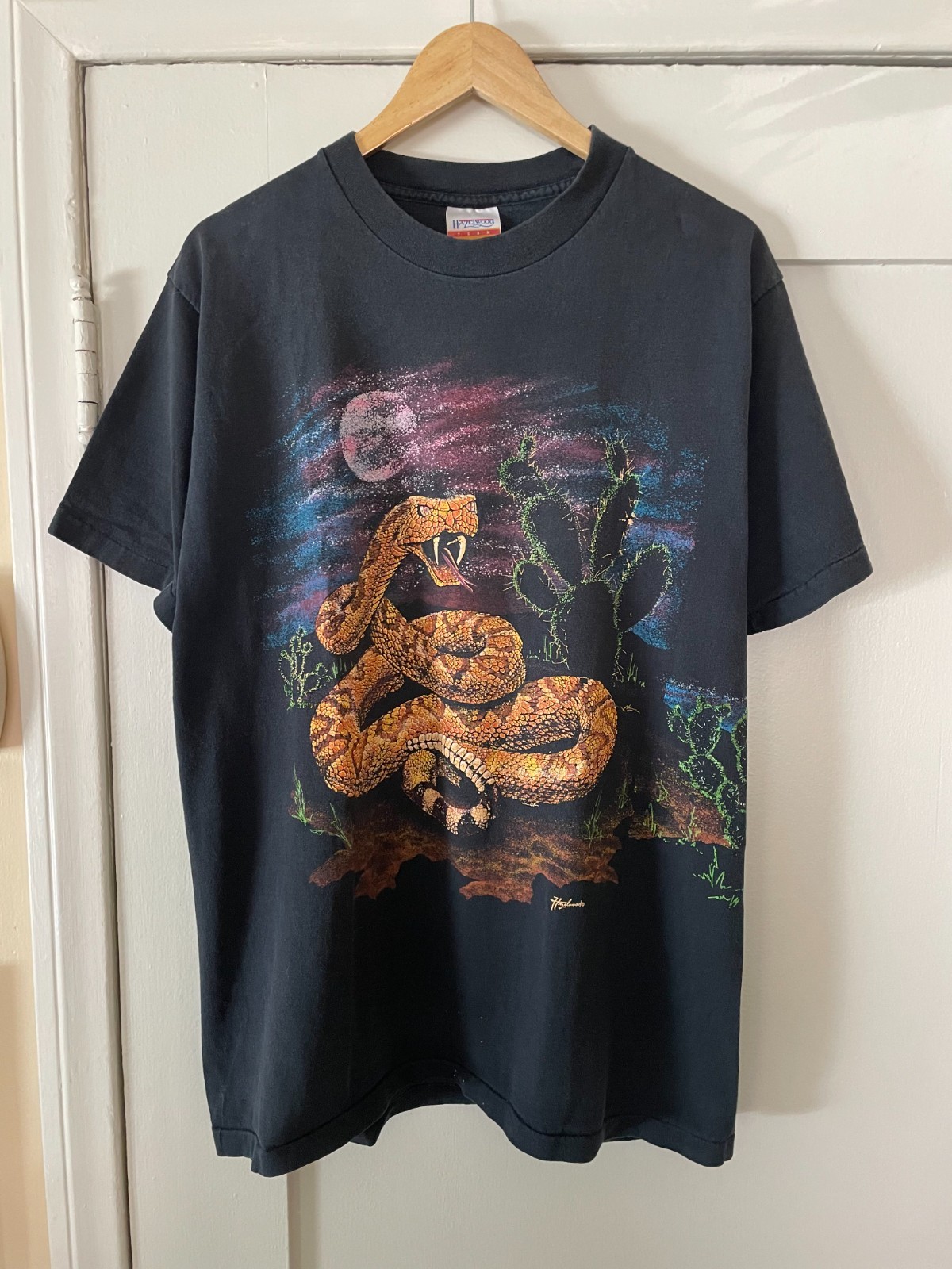 Vintage Hazelwood Wrap Around Rattlesnake Single Stitch Shirt Size L USA Black Vintage Hazelwood Wrap Around Rattlesnake Single Stitch Shirt Size L USA Black
