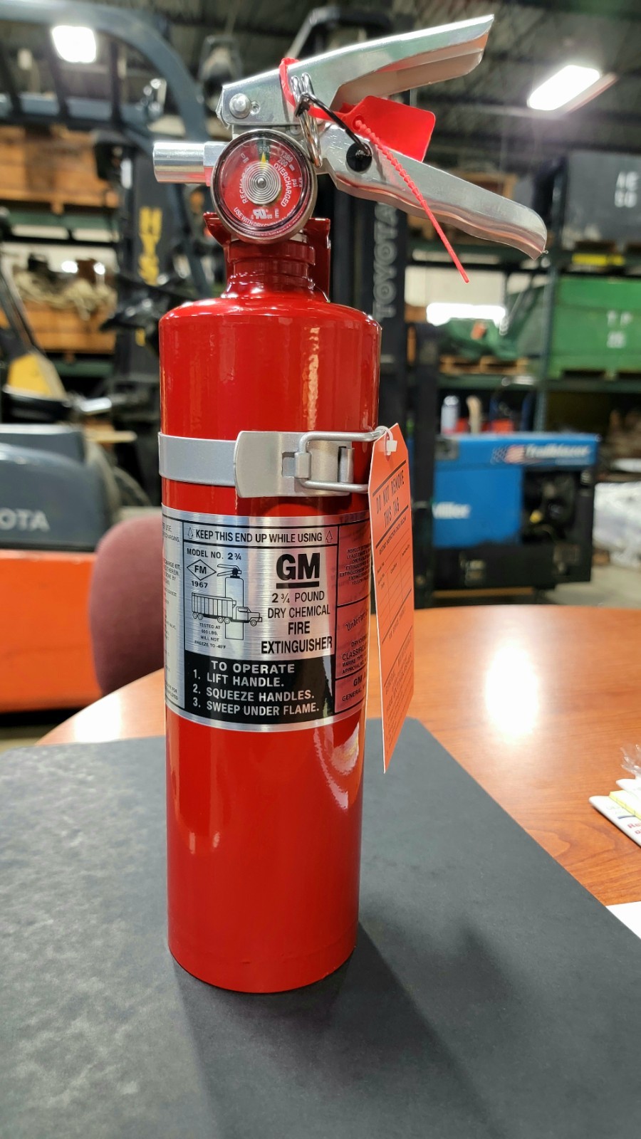 GM FIRE EXTINGUISHER  67-72