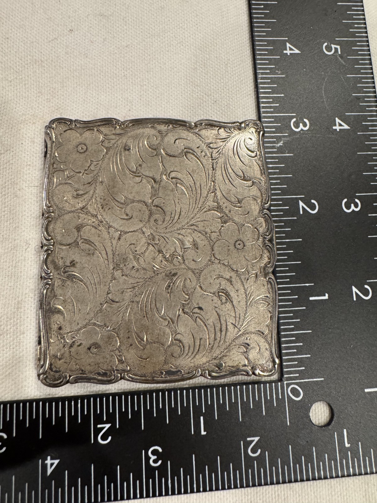 Antique Silver Compact with Deep Beautiful Etching (No marking for Silver Purity Antique Silver Compact with Deep Beautiful Etching (No marking for Silver Purity