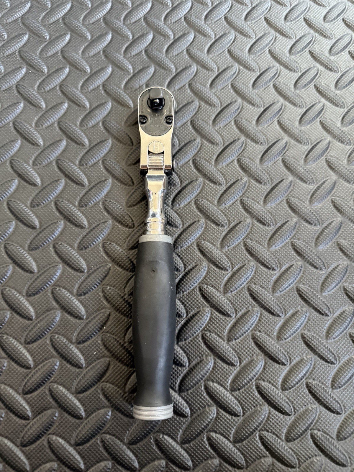 Snap-On FHX80B 3/8” Drive Locking Flex Head Ratchet Grey Soft Grip (broken) Snap-On FHX80B 3/8” Drive Locking Flex Head Ratchet Grey Soft Grip (broken)