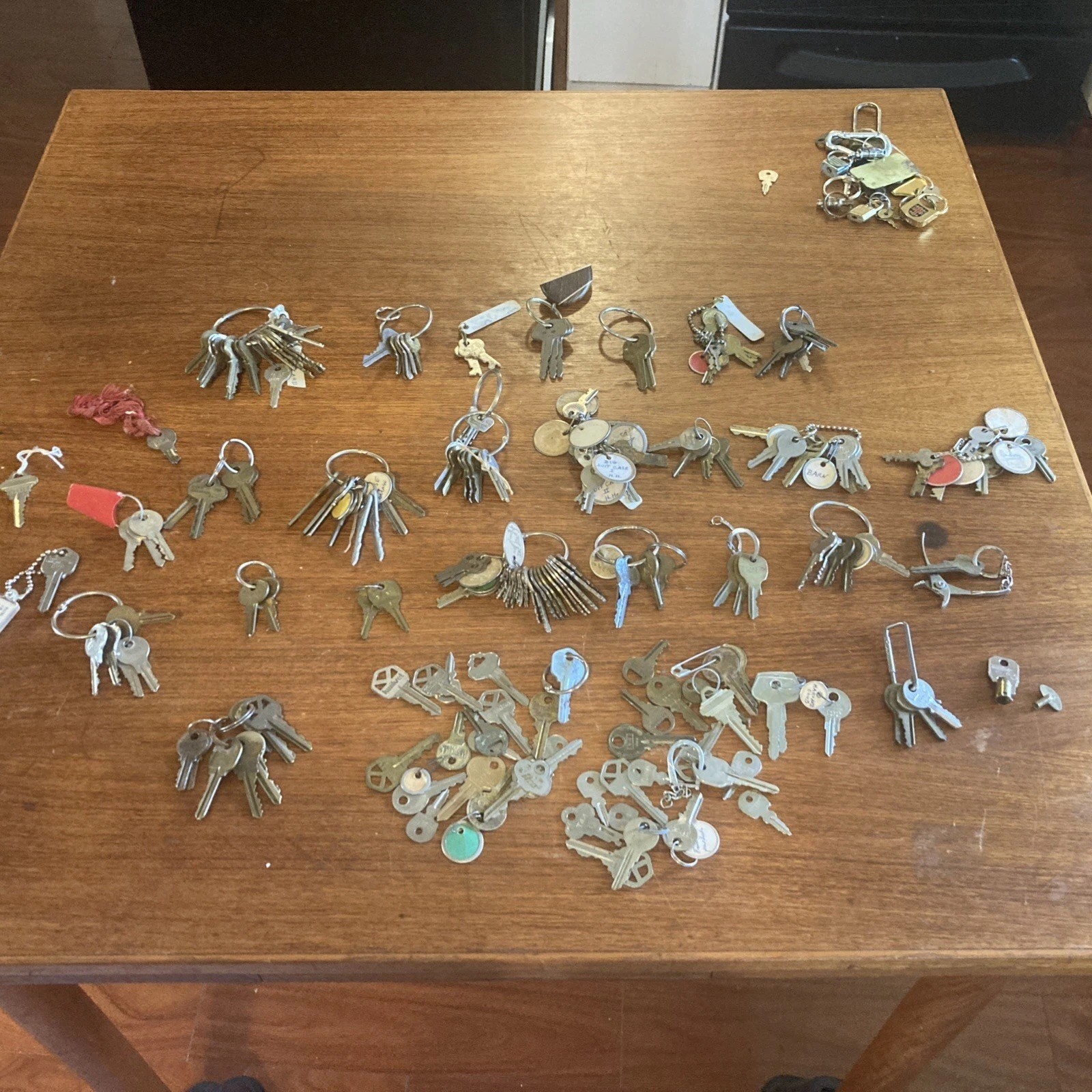 Approximately 200 Assorted Post-War Mixed Keys Approximately 200 Assorted Post-War Mixed Keys