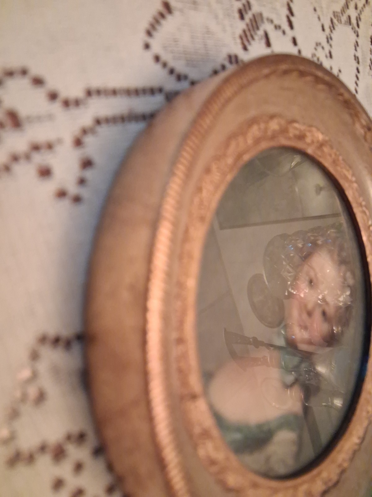 Vintage Italian Florence Gilt Gesso Oval Miniature Portrait Vintage Italian Florence Gilt Gesso Oval Miniature Portrait