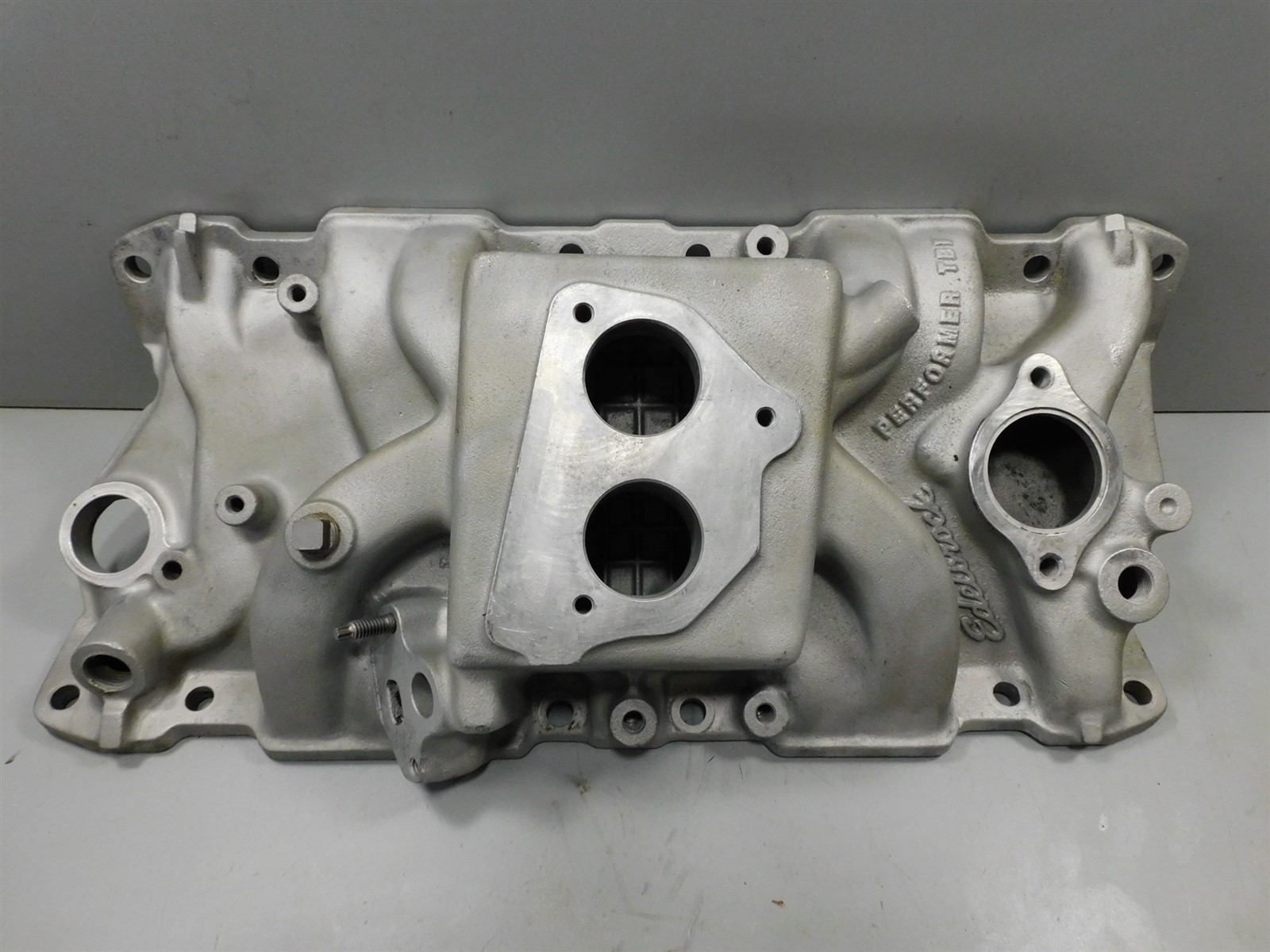Edelbrock Performer TBI SBC Small Block Chevy 350 Aluminum Intake Manifold 3704 Edelbrock Performer TBI SBC Small Block Chevy 350 Aluminum Intake Manifold 3704