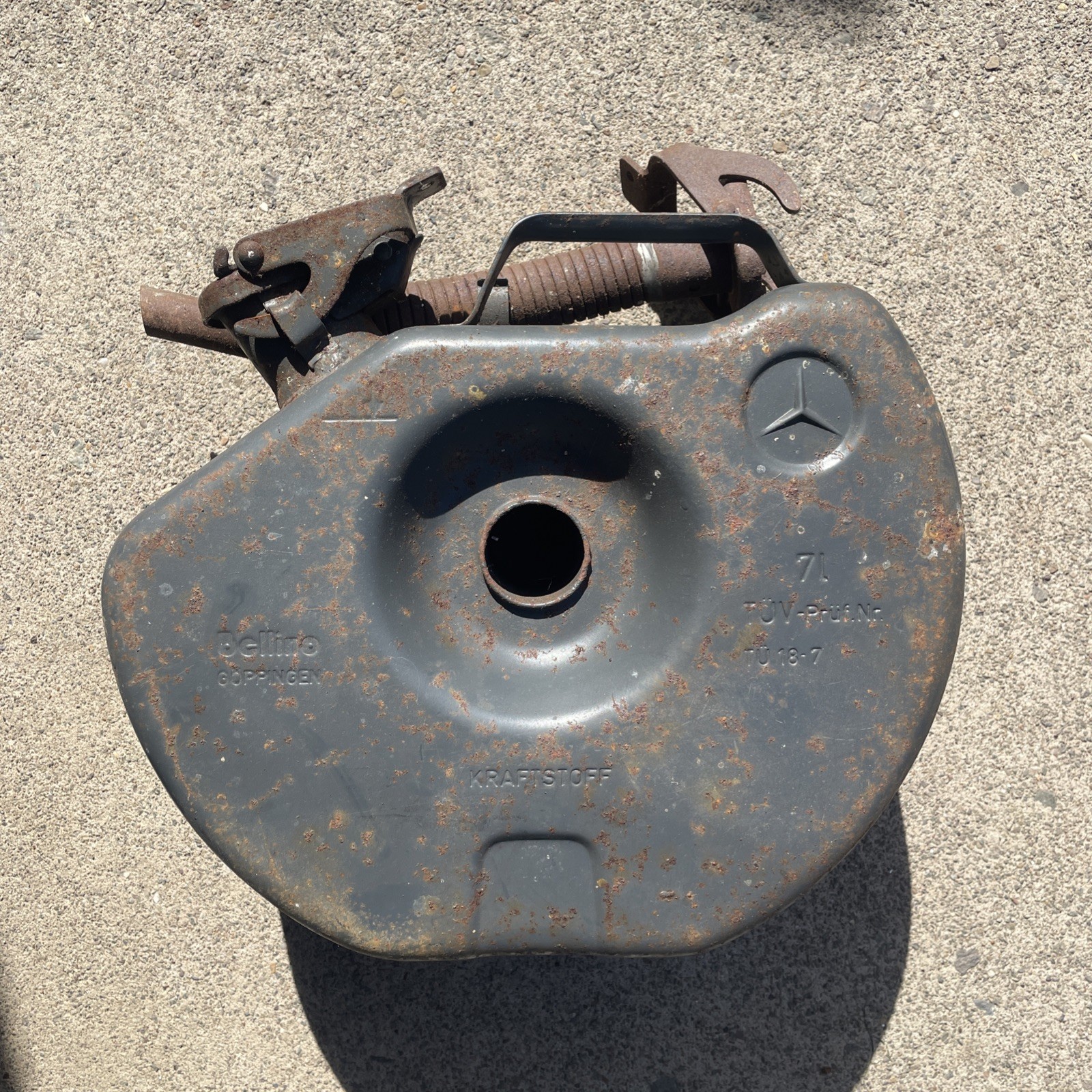 Mercedes-Benz Vintage Bellino Canister Fuel Petrol 7L Jerrycan 7 litre Patina Mercedes-Benz Vintage Bellino Canister Fuel Petrol 7L Jerrycan 7 litre Patina