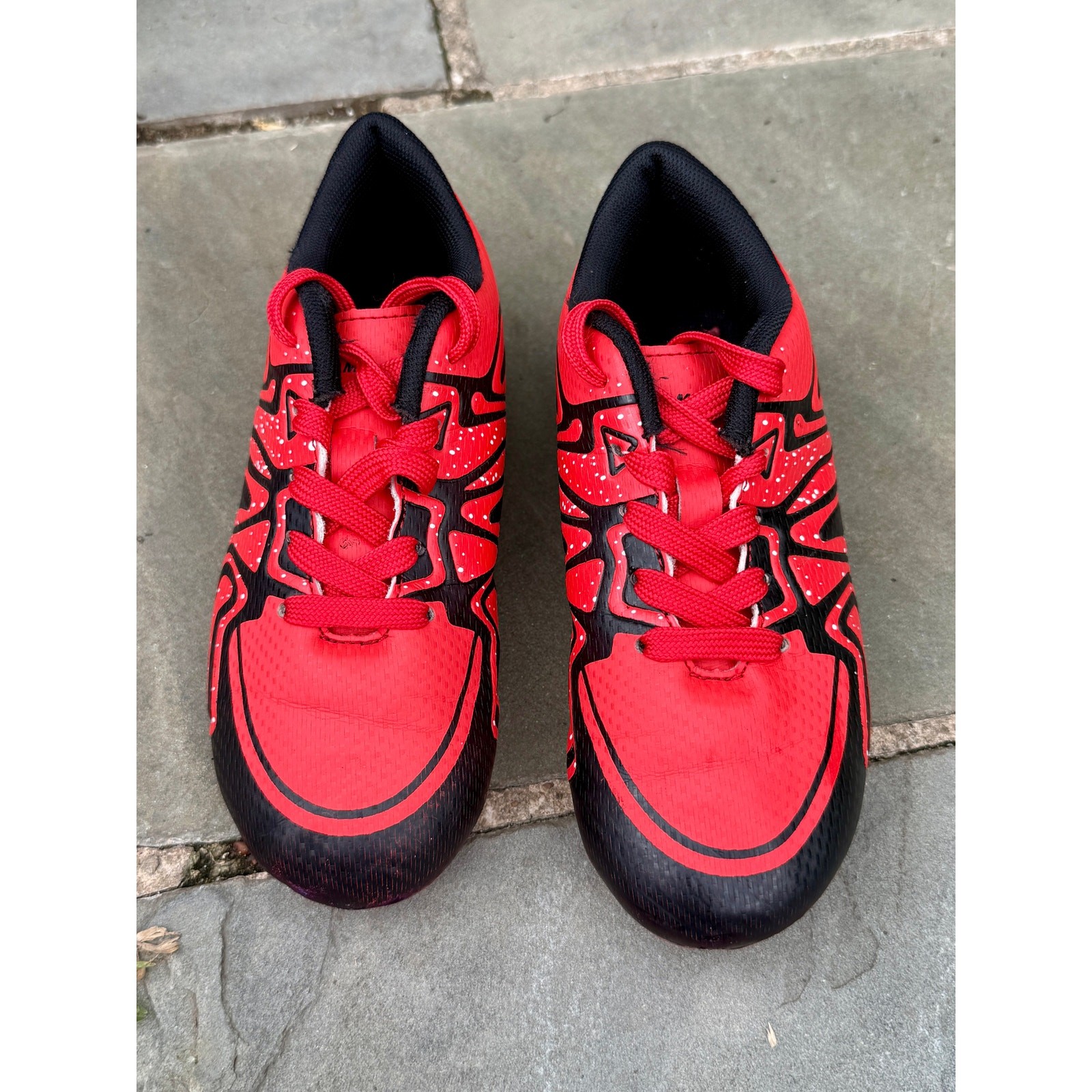 Dream Pairs Kids Soccer Cleats – Red & Black Swirl Pattern Dream Pairs Kids Soccer Cleats – Red & Black Swirl Pattern