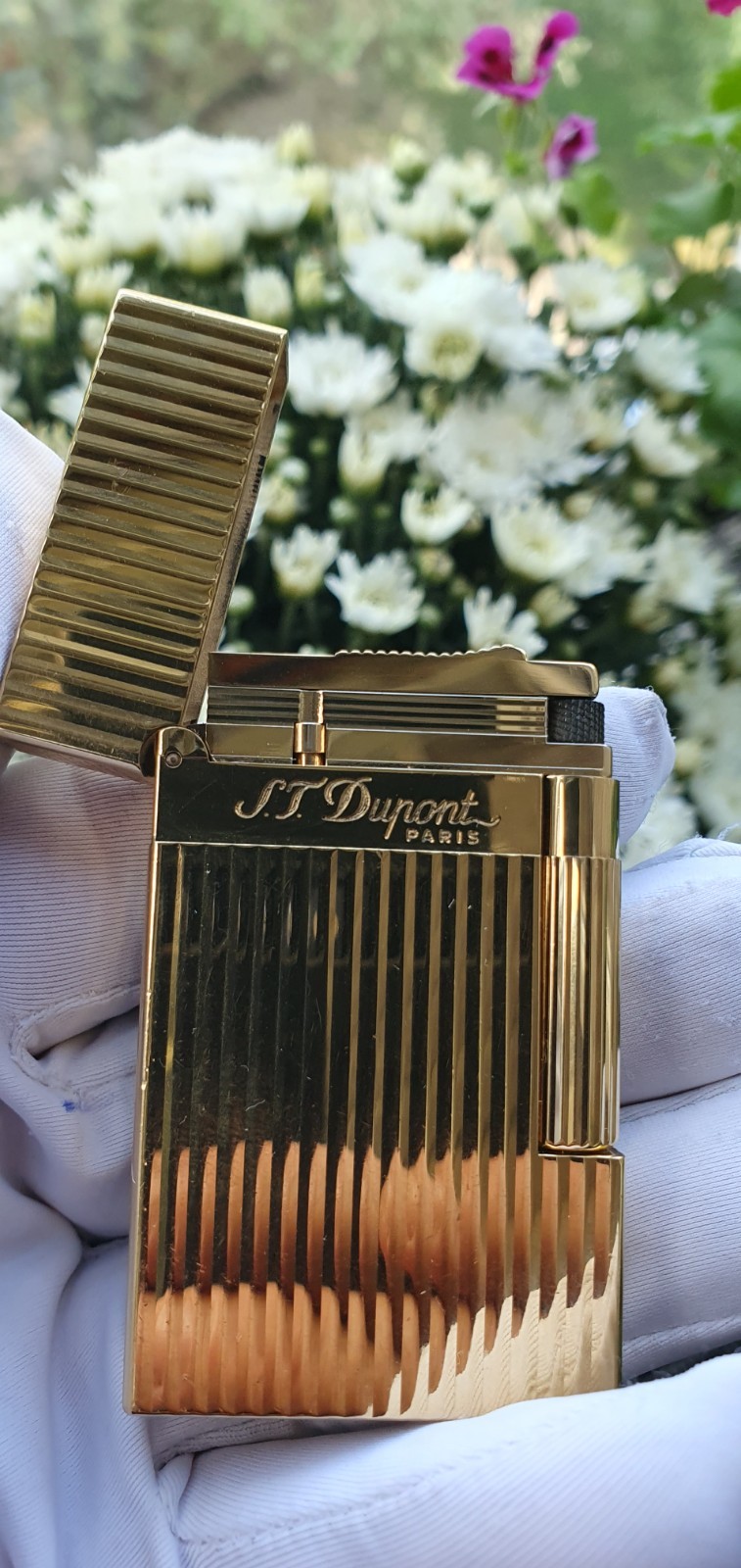 S.T. Dupont Gold Vertical Lighter Ligne 2 S.T. Dupont Gold Vertical Lighter Ligne 2