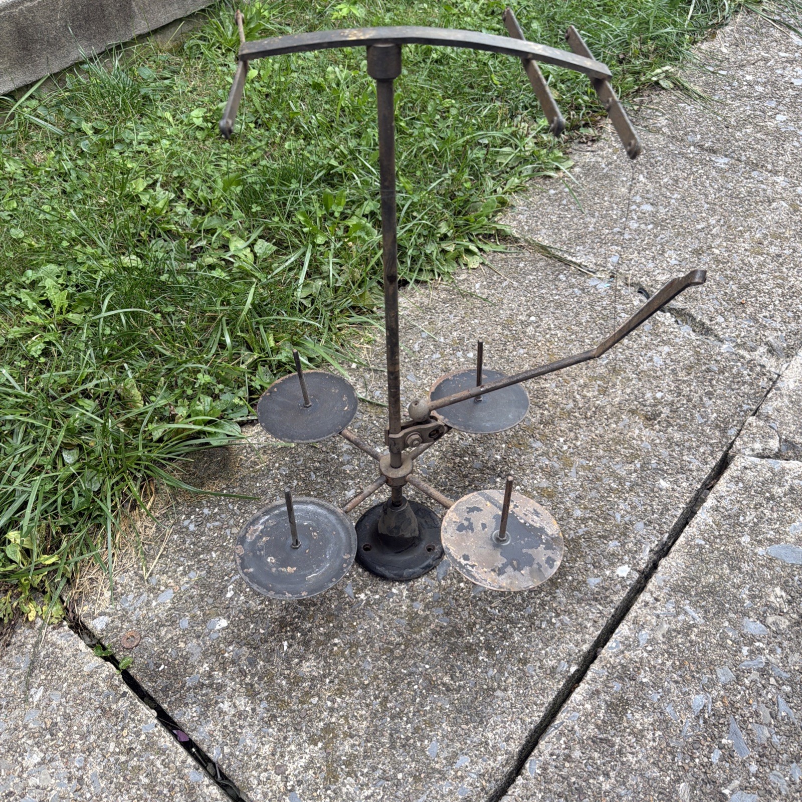ANTIQUE UNION SPECIAL CAST IRON SEWING MACHINE STRING/THREAD HOLDER ANTIQUE UNION SPECIAL CAST IRON SEWING MACHINE STRING/THREAD HOLDER