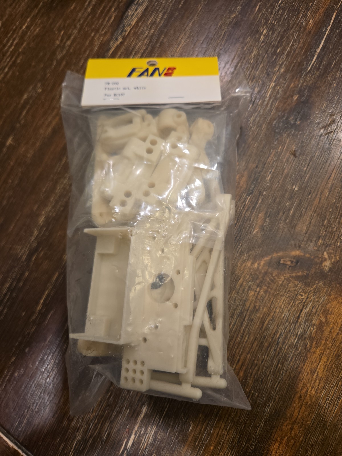 FR-002 FanRC Plastic Set, White Fits RC10T