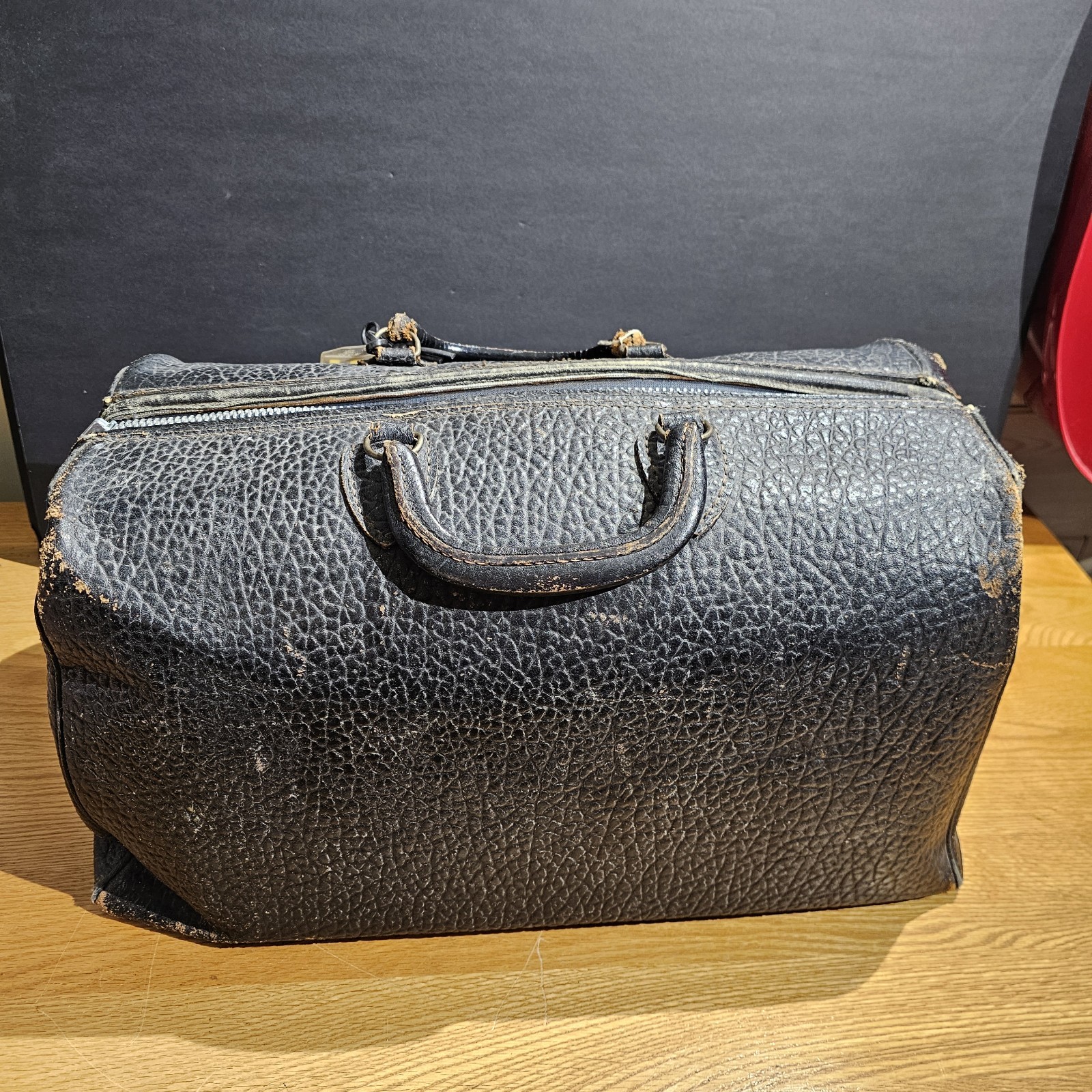 VINTAGE 1960S CHENEY BLACK LEATHER DOCTOR\'S STYLE TRAVEL BAG CASE - 19\ VINTAGE 1960S CHENEY BLACK LEATHER DOCTOR\'S STYLE TRAVEL BAG CASE - 19\