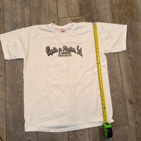 Authentic vintage 1999 Mexican graphic tee featuring Capilla de Milpillas Authentic vintage 1999 Mexican graphic tee featuring Capilla de Milpillas