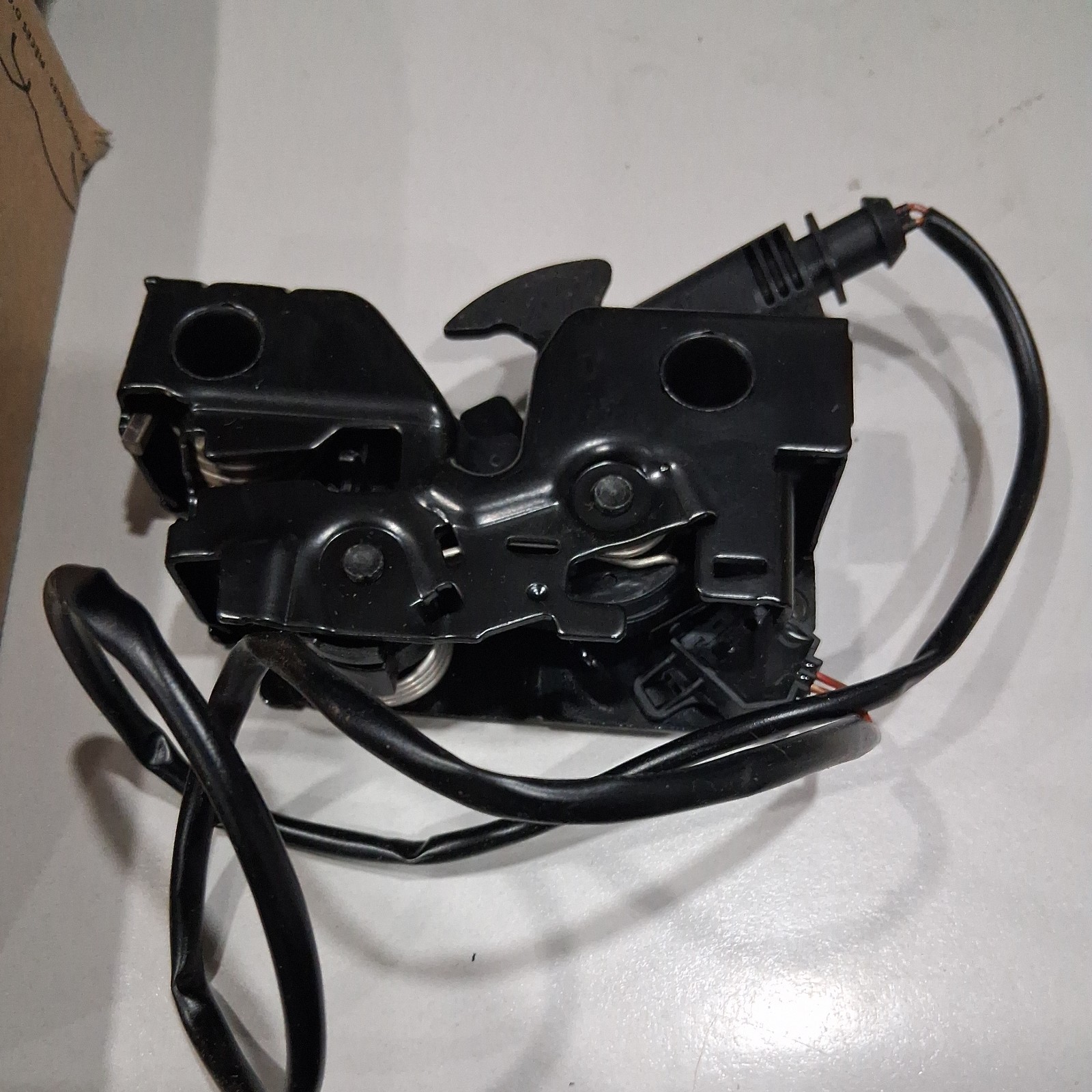 Genuine Volkswagen Lock & Switch 5C7-823-509-B Genuine Volkswagen Lock & Switch 5C7-823-509-B