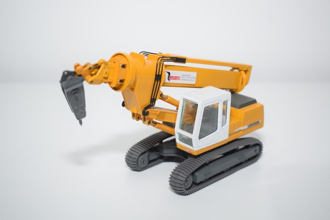 C12 1:50 CONRAD 2909 LIEBHERR 924 EXCAVATOR CRANE LEONARD NMINT COND.