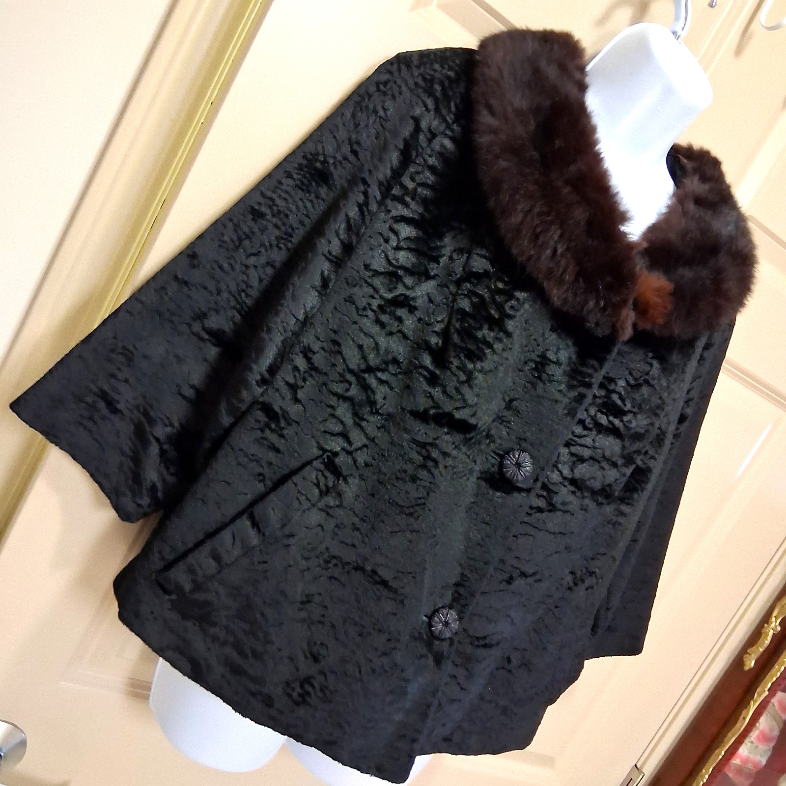 Vintage 60s Plush Black Crushed Velvet Short Jacket with Soft Fur Collar Medium