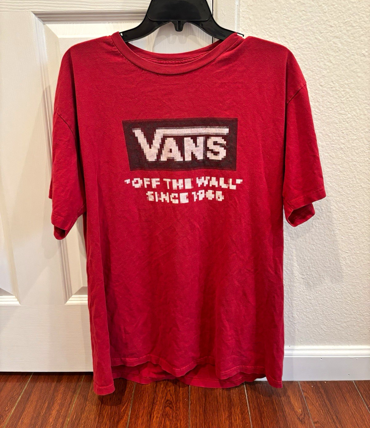 VANS Men\'s Red Off The Wall 1966 Logo Graphic Knit Crew Neck T-Shirt L VANS Men\'s Red Off The Wall 1966 Logo Graphic Knit Crew Neck T-Shirt L